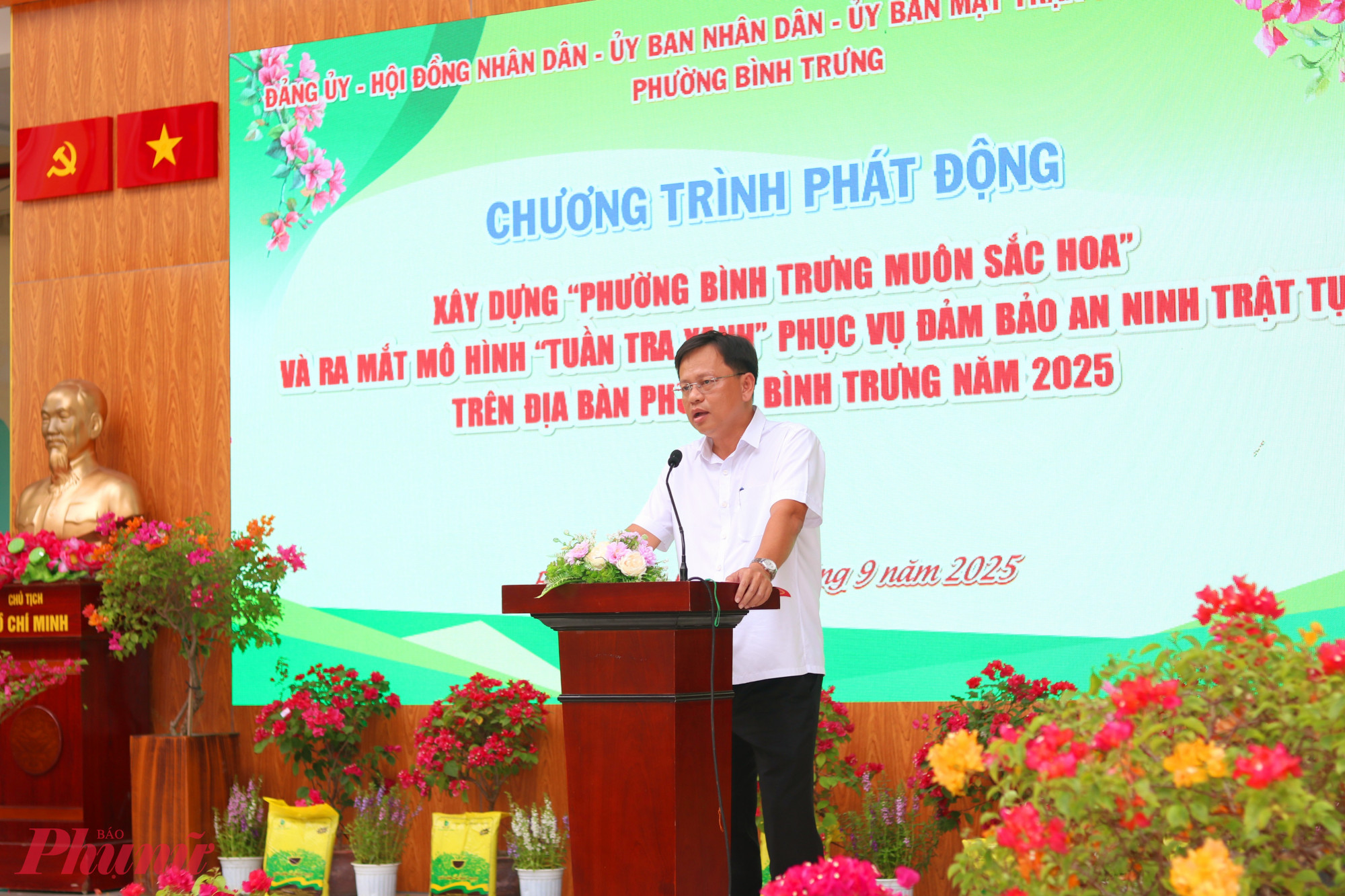 &Ocirc;ng L&ecirc; Quang Nam &ndash; Ph&oacute; b&iacute; thư thường trực Đảng ủy phường B&igrave;nh Trưng &ndash; ph&aacute;t động phong tr&agrave;o x&acirc;y dựng &ldquo;B&igrave;nh Trưng mu&ocirc;n sắc hoa&rdquo; - Ảnh: Mẫn Nhi