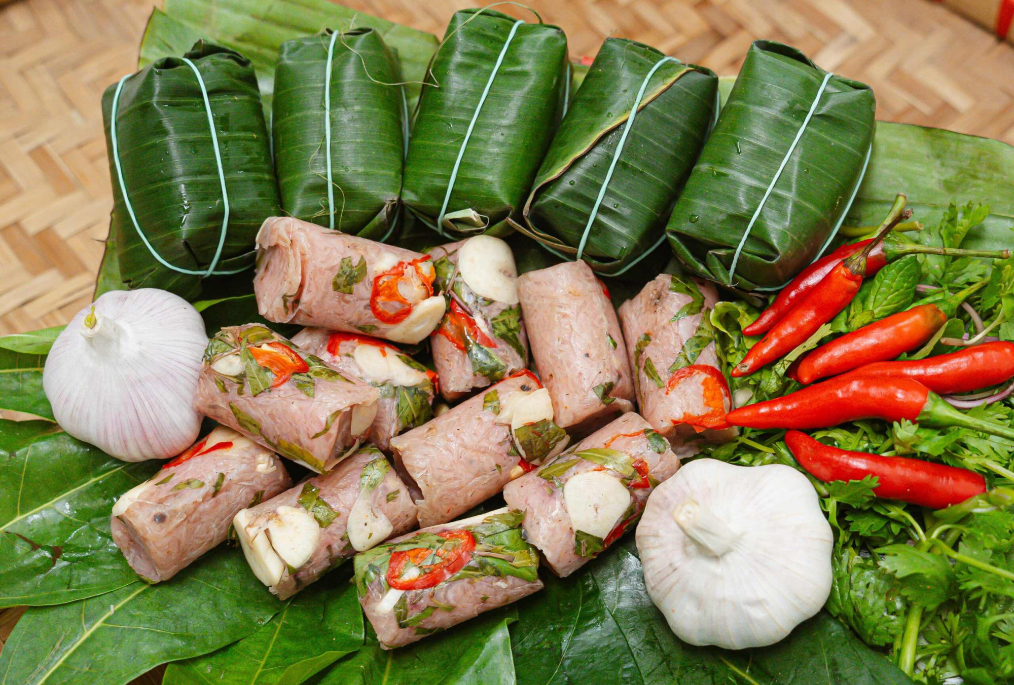 Người đ&agrave;n &ocirc;ng mắc li&ecirc;n cầu lợn c&oacute; tiền sử ăn 