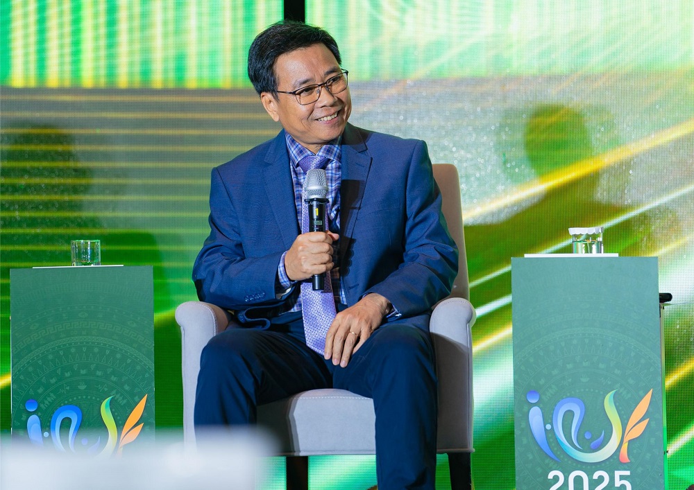 &Ocirc;ng L&ecirc; Ho&agrave;ng Minh - Gi&aacute;m đốc điều h&agrave;nh sản xuất ki&ecirc;m Trưởng dự &aacute;n Net Zero của Vinamilk tại Diễn đ&agrave;n Doanh nghiệp Ph&aacute;t triển bền vững Việt Nam (VCSF) lần thứ 12 - Ảnh: Minh Anh