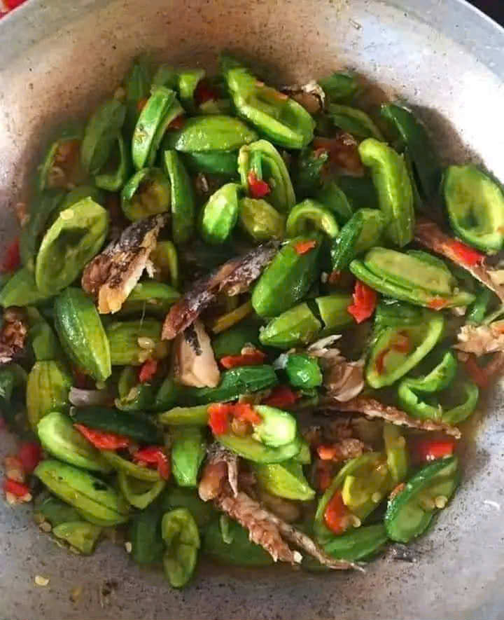 Poh pang x&agrave;o c&aacute; nục l&agrave; m&oacute;n ăn y&ecirc;u th&iacute;ch của đồng b&agrave;o &Ecirc; đ&ecirc; ở T&acirc;y Nguy&ecirc;n. Ảnh: Cỏ Thi
