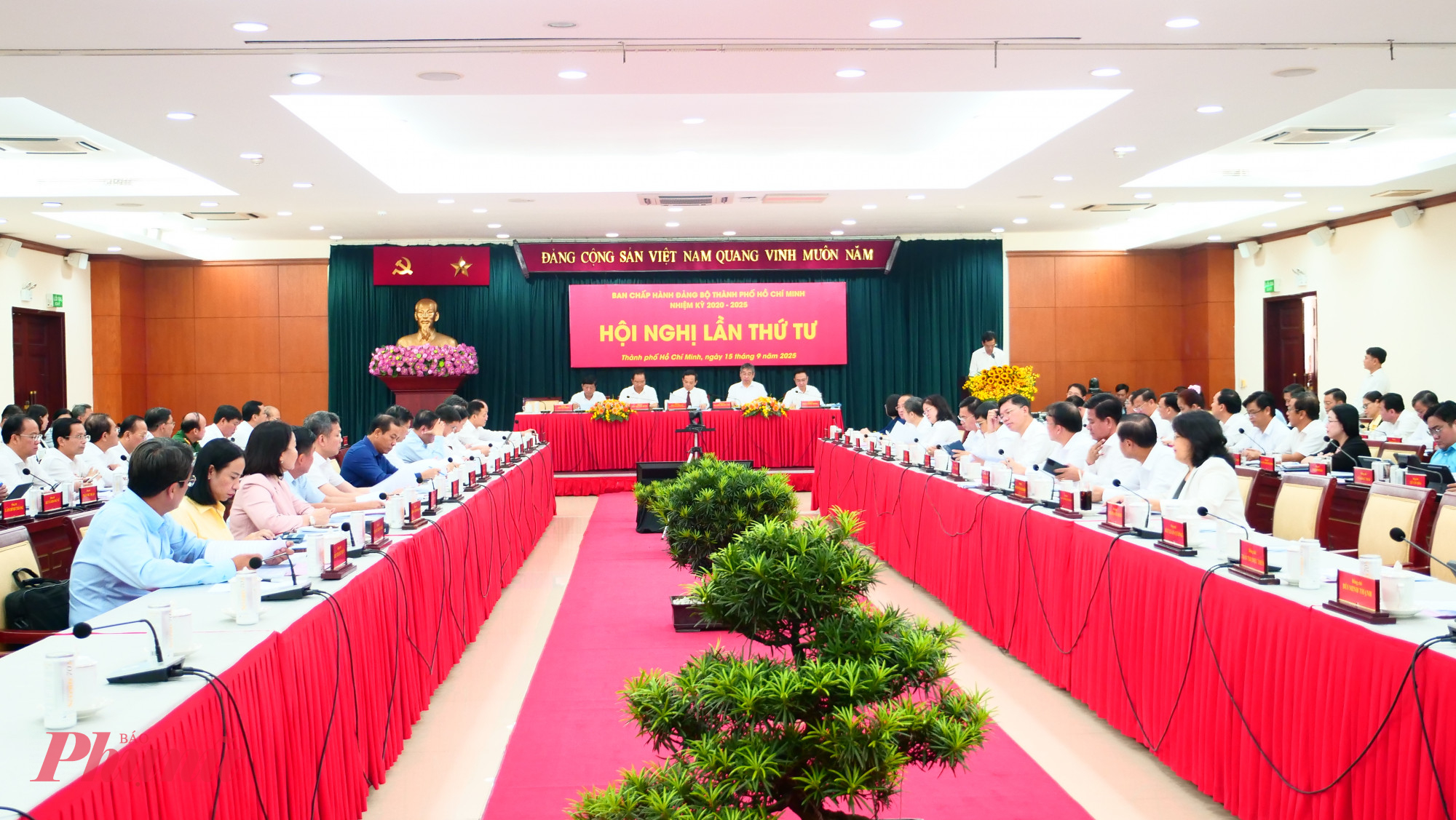 Qaung cảnh hội nghị 