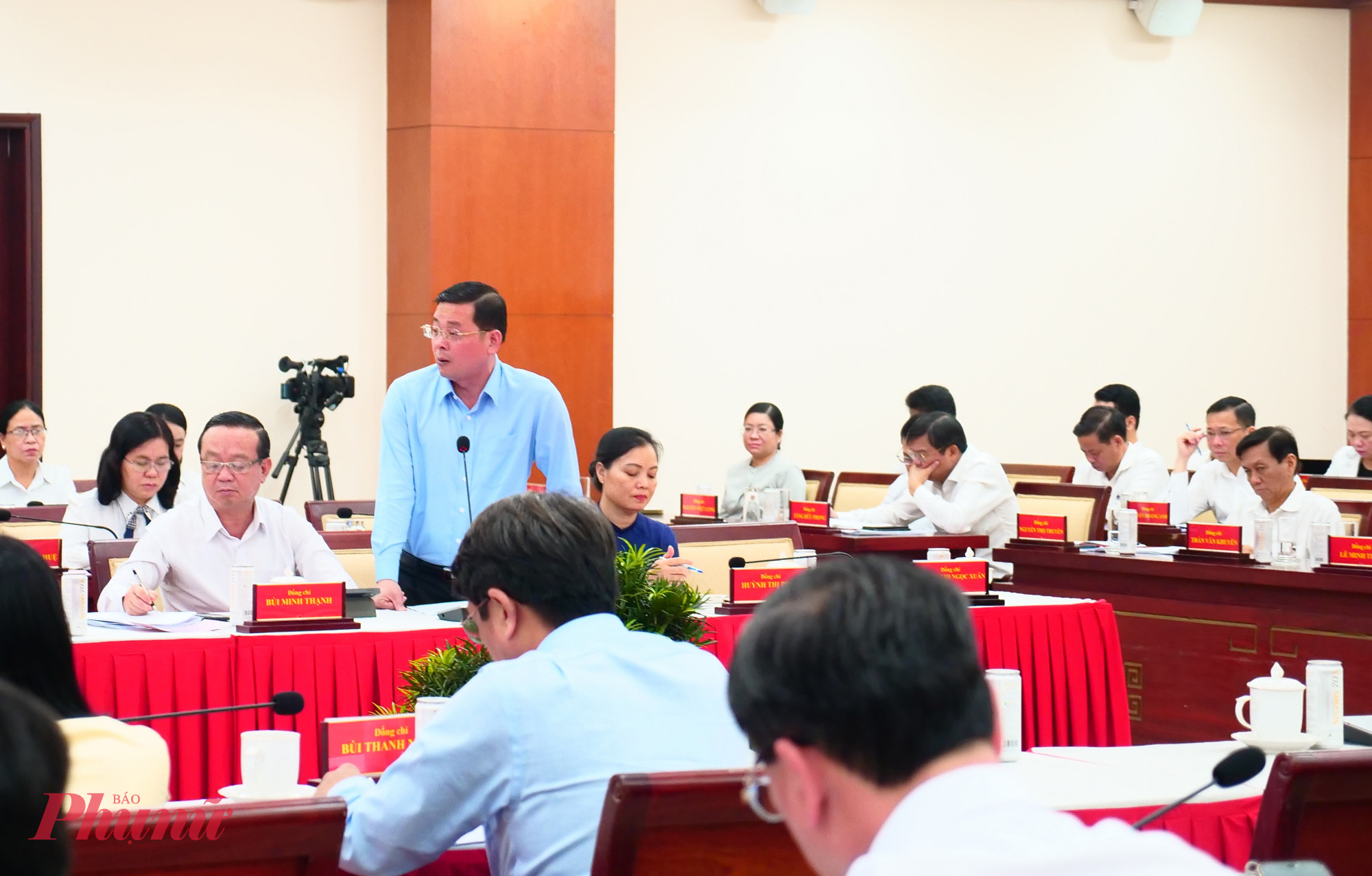 Đại biểu [h&aacute;t biểu tại hội nghị 