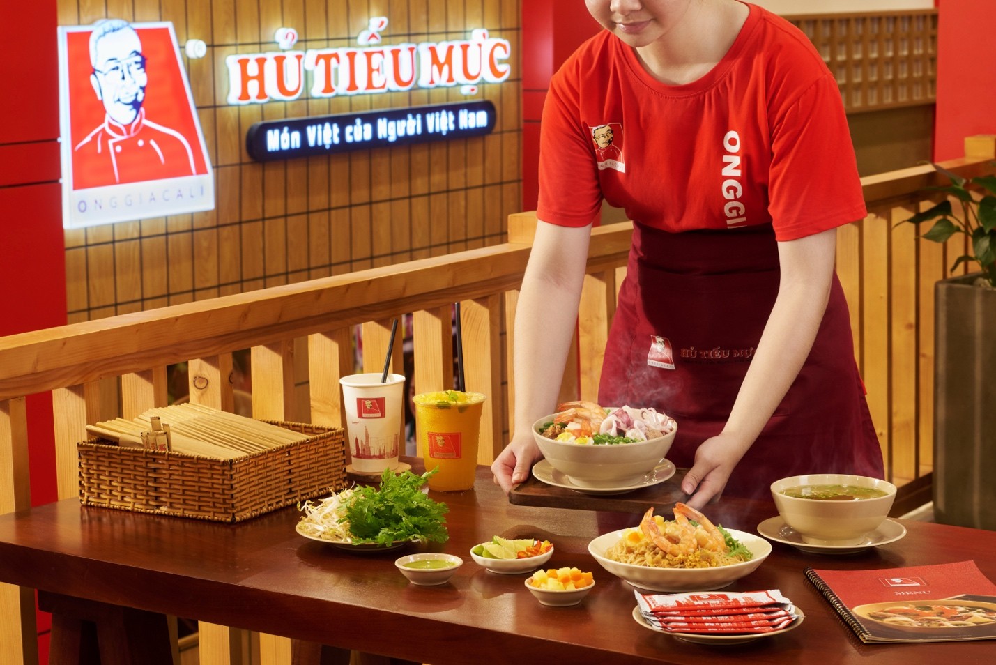 Thương hiệu đa dạng v&agrave; phong ph&uacute; c&aacute;c mặt h&agrave;ng kinh doanh