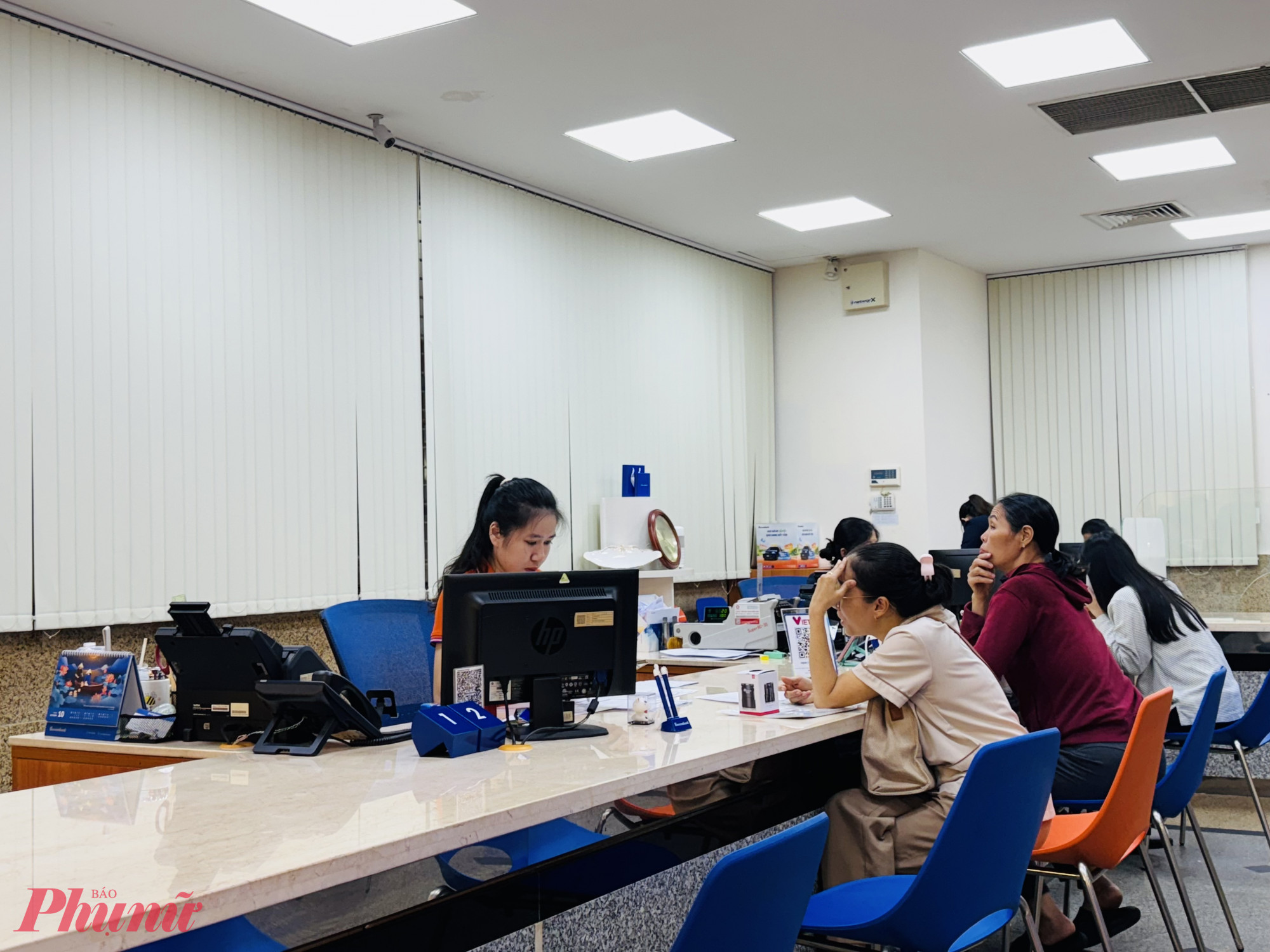 Số tiền gửi của người d&acirc;n v&agrave;o ng&acirc;n h&agrave;ng tăng gấp đ&ocirc;i so với c&ugrave;ng kỳ - Ảnh: Thanh Hoa