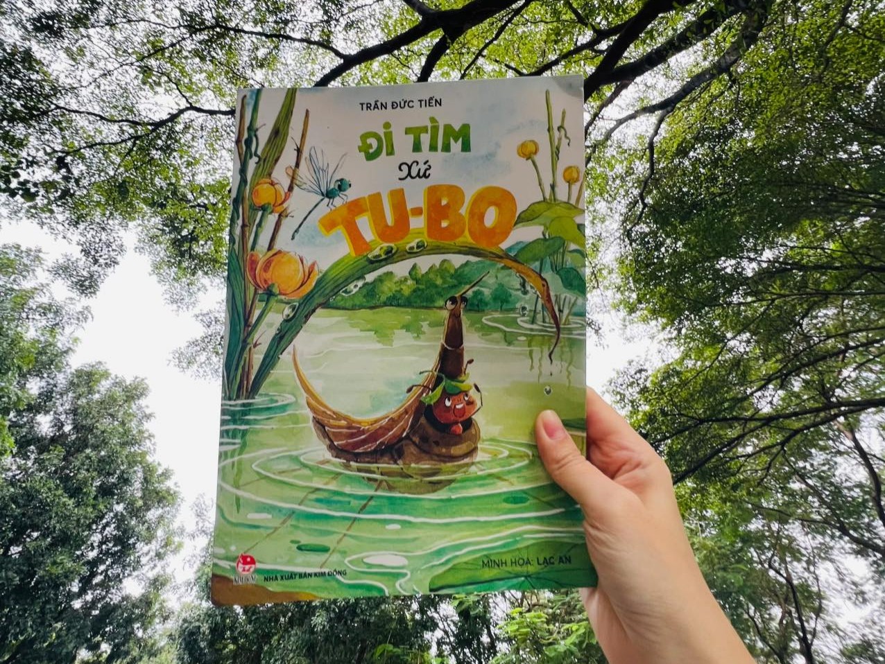 T&aacute;c phẩm c&oacute; phần tranh minh họa của họa sĩ Lạc An - Ảnh: Lam Giang