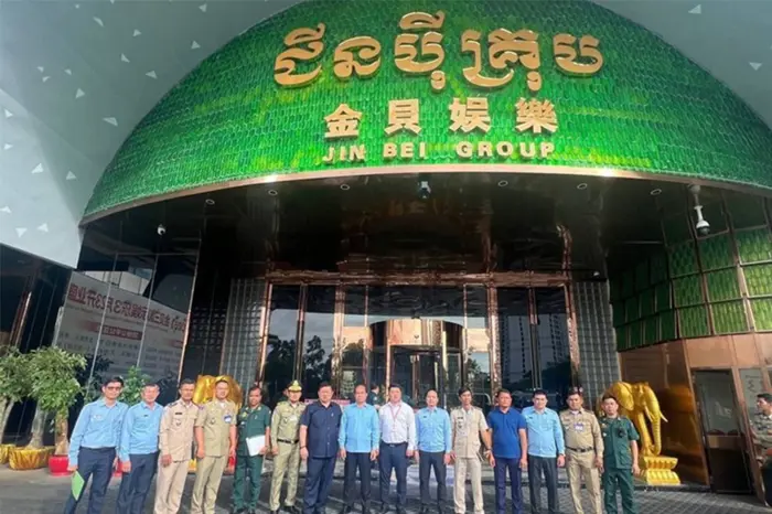 S&ograve;ng bạc của Jin Bei Group ở tỉnh Prak Sihanouk bị ch&iacute;nh quyền đ&oacute;ng cửa v&igrave; c&aacute;o buộc li&ecirc;n quan đến c&aacute;c hoạt động lừa đảo trực tuyến. &ndash; &Agrave;nh: CGMC