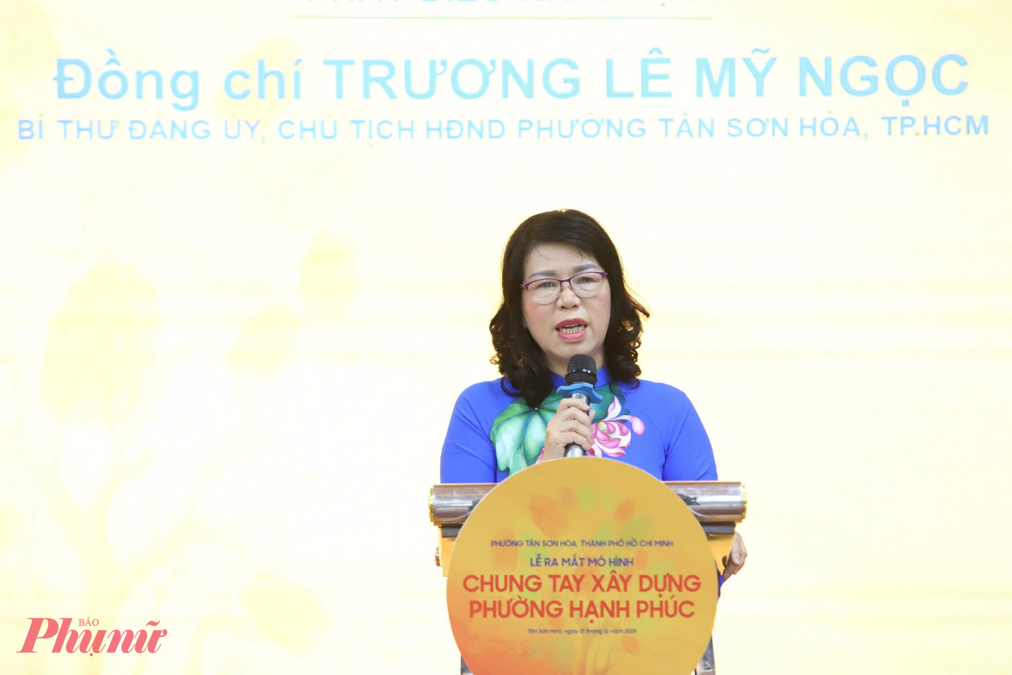 B&agrave; Trương L&ecirc; Mỹ Ngọc, B&iacute; thư Đảng ủy &ndash; Chủ tịch HĐND phường, ph&aacute;t biểu về định hướng x&acirc;y dựng phường hạnh ph&uacute;c từ những gi&aacute; trị đời thường - Ảnh: Thanh T&acirc;m