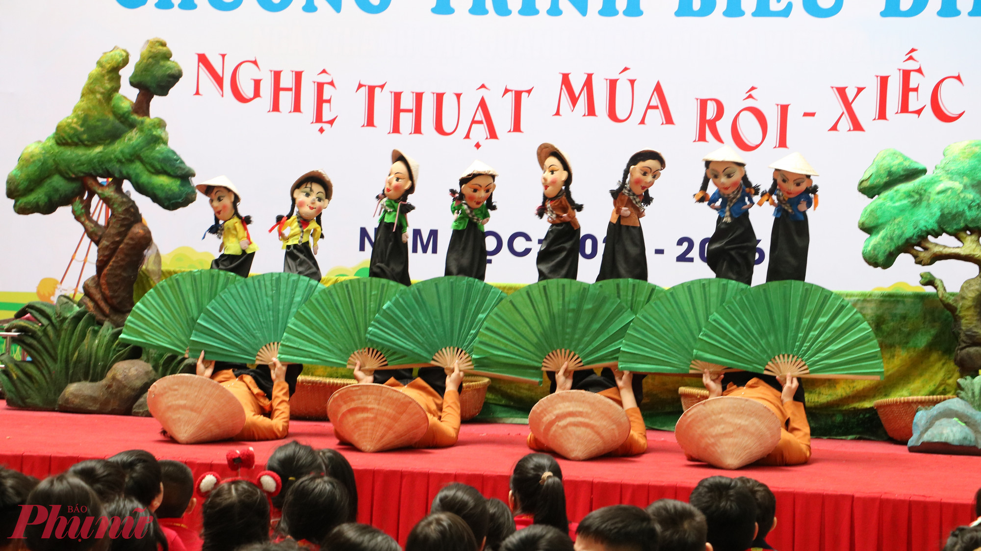 M&uacute;a rối ch&acirc;n - một h&igrave;nh thức kh&aacute;c của nghệ thuật m&uacute;a rối - Ảnh: Trang Thư
