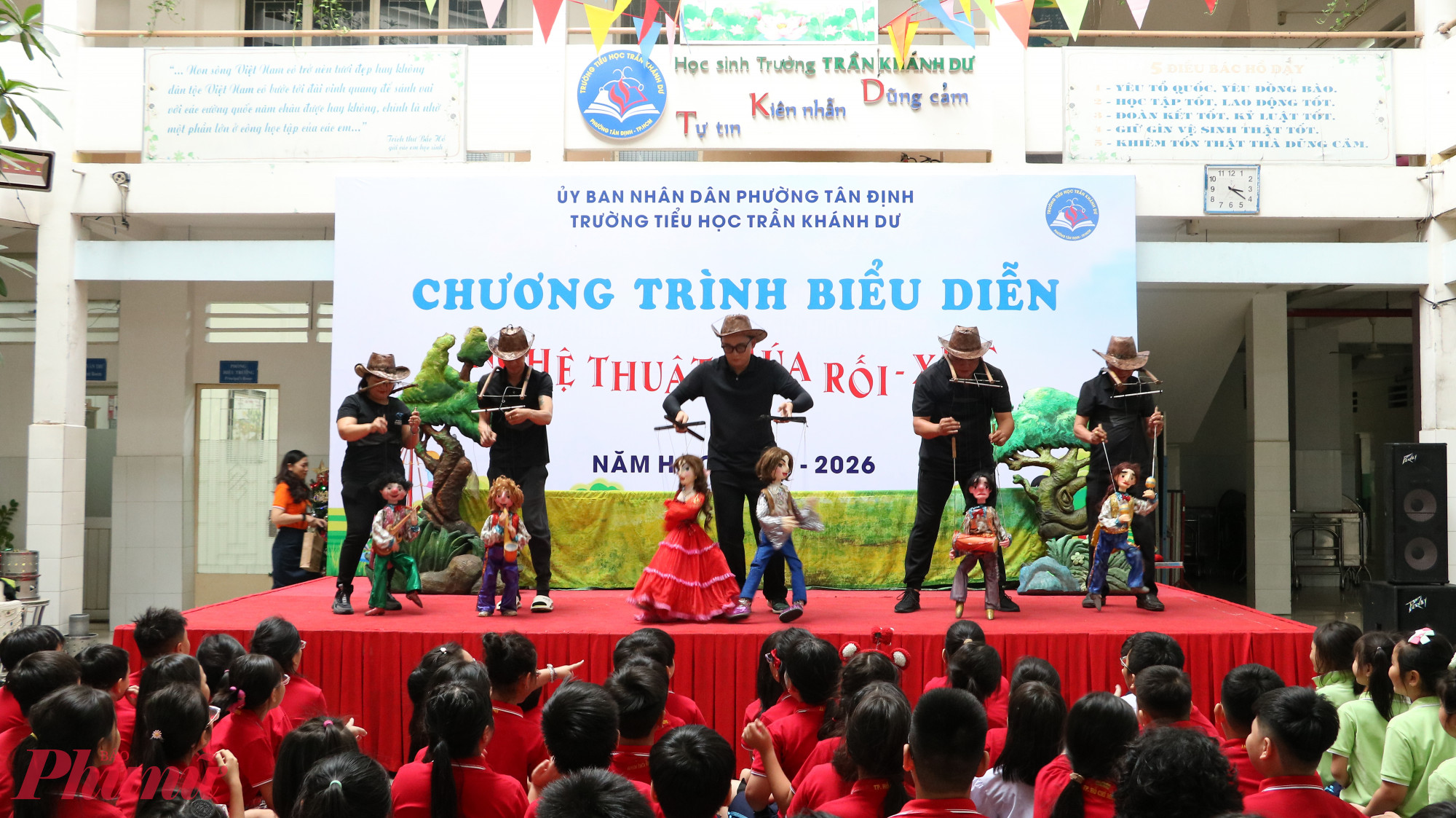 Học sinh h&agrave;o hứng tham gia chương tr&igrave;nh - Ảnh: Trang Thư