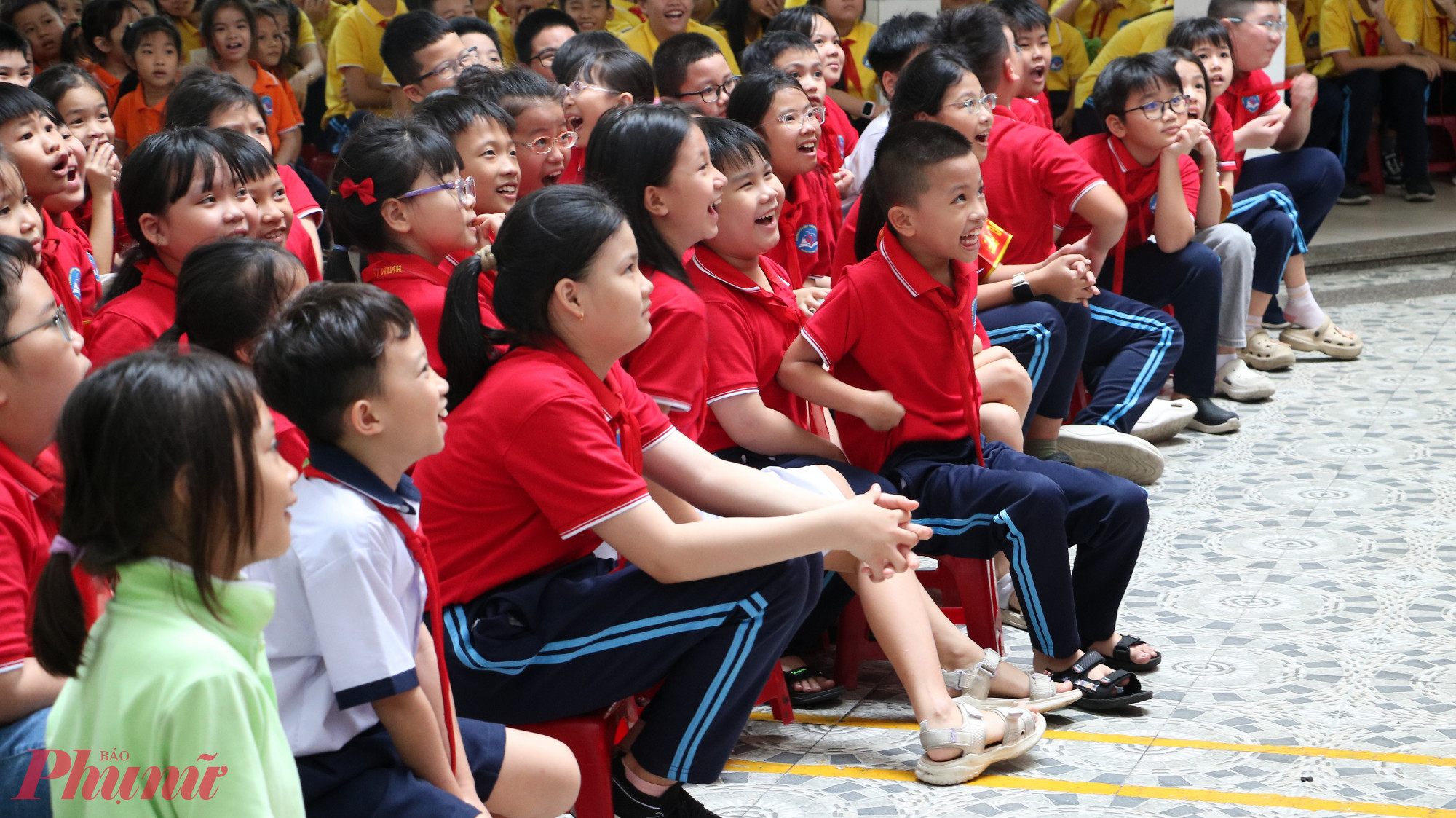 Những nụ cười rạng rỡ khi xem c&aacute;c phần tr&igrave;nh diễn - Ảnh: Trang Thư