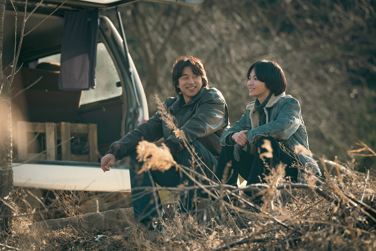 Tantara với sự tham gia của Gong Yoo (tr&aacute;i) v&agrave; Song Hye-kyo. Ảnh:Netflix