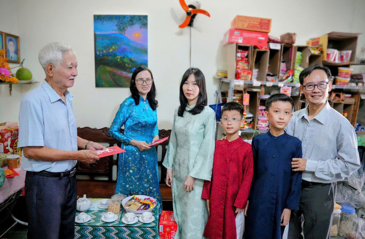 Cha mẹ t&ocirc;i ph&aacute;t l&igrave; x&igrave; cho con, ch&aacute;u - Ảnh: Viễn Đ&ocirc;ng