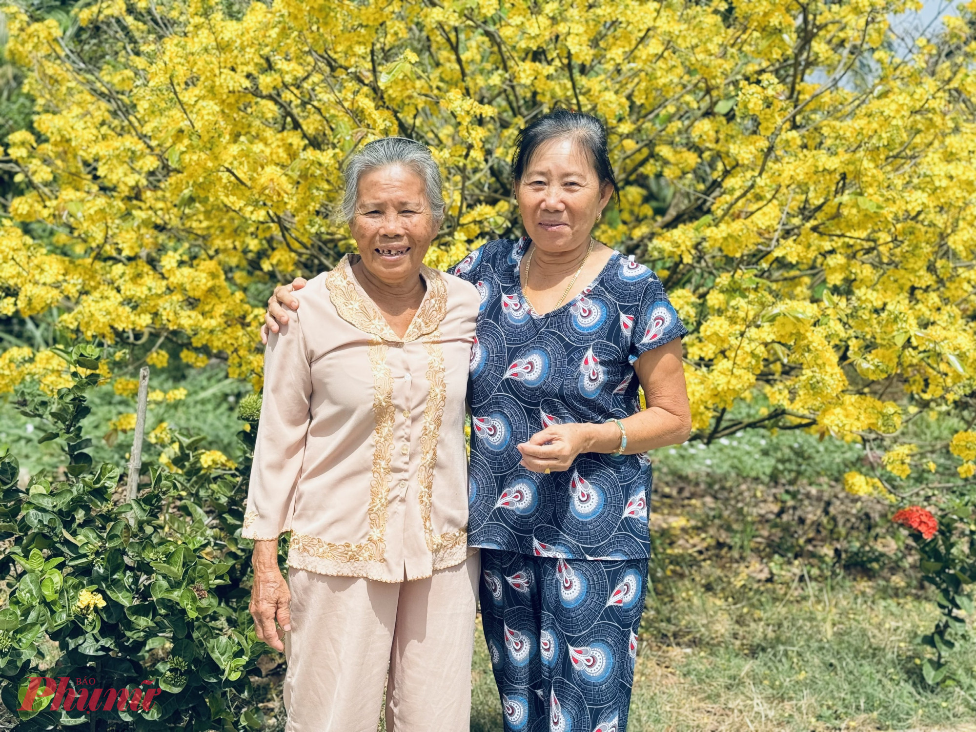 Mẹ t&ocirc;i v&agrave; b&aacute;c sui - mẹ vợ của anh Hai