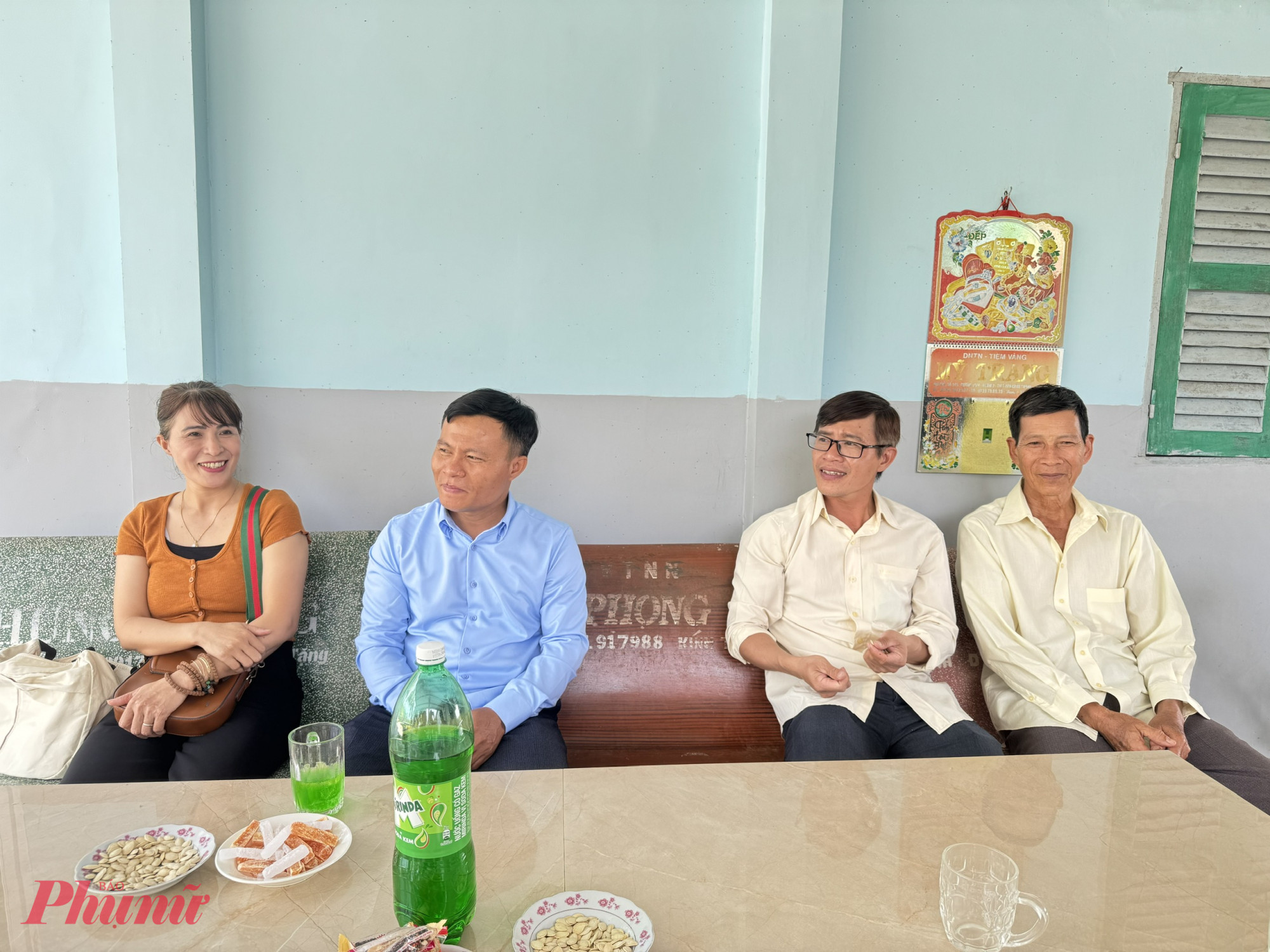 C&aacute;c anh trai, chị d&acirc;u t&ocirc;i c&ugrave;ng gh&eacute; thăm b&aacute;c sui - ba vợ của anh Hai