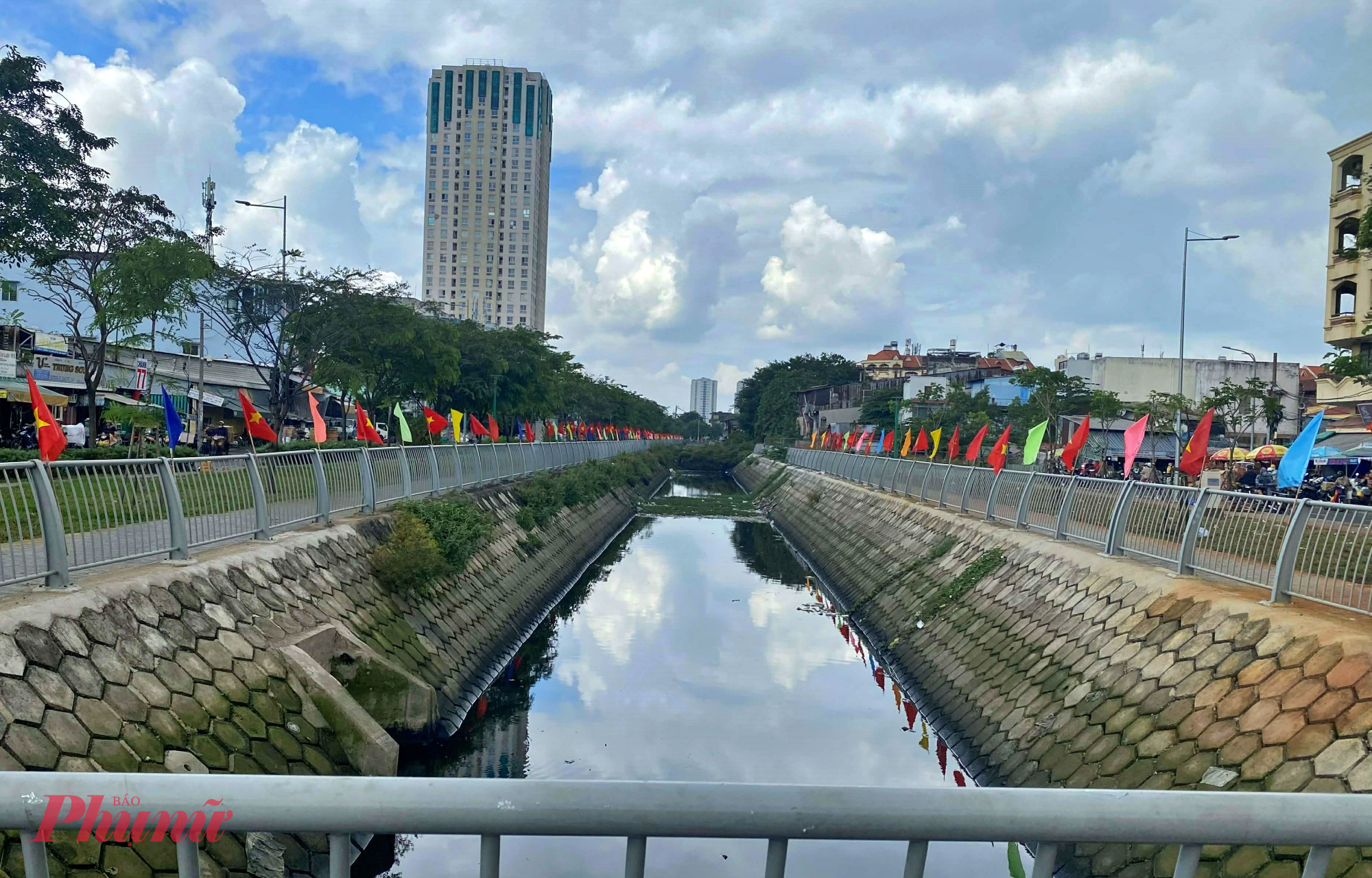 D&ograve;ng k&ecirc;nh đ&atilde; được cải tạo sạch đẹp