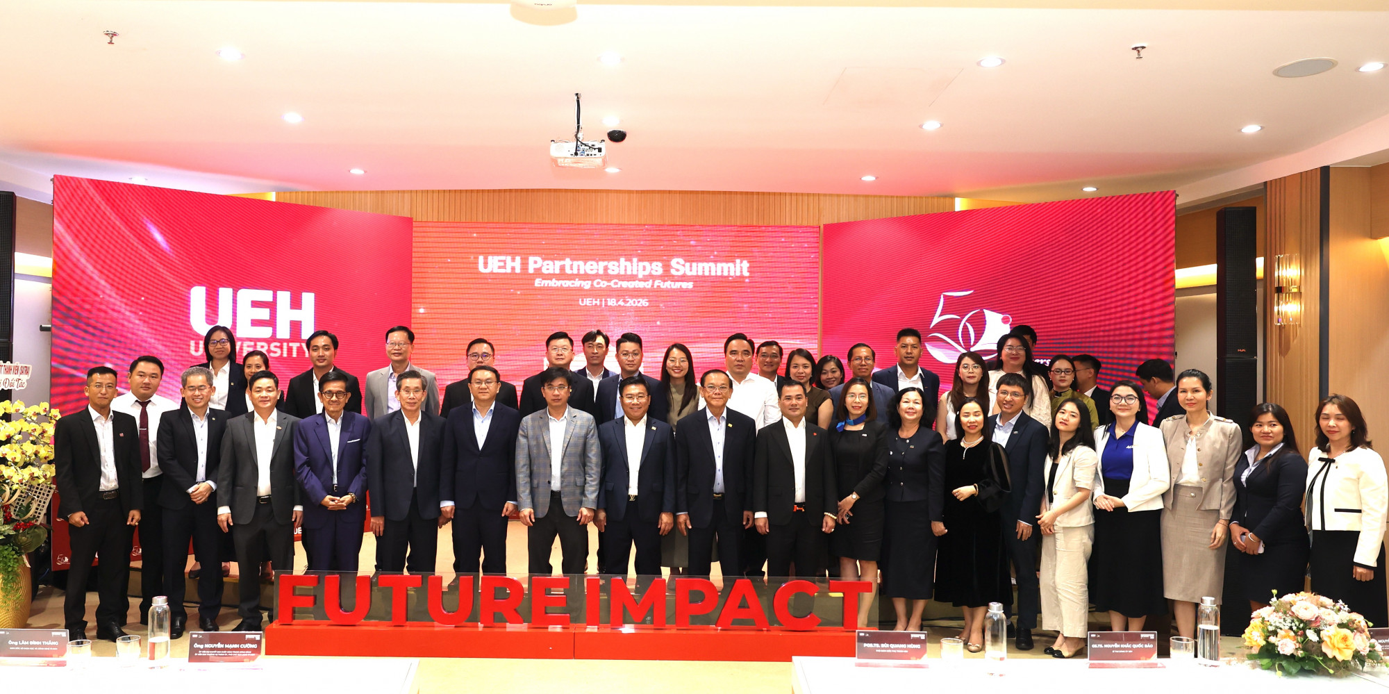 Đại học Kinh tế TPHCM ra mắt m&ocirc; h&igrave;nh hợp t&aacute;c 5 b&ecirc;n: Nh&agrave; nước - Nh&agrave; trường - Doanh nghiệp - Cộng đồng - M&ocirc;i trường - Ảnh: UEH
