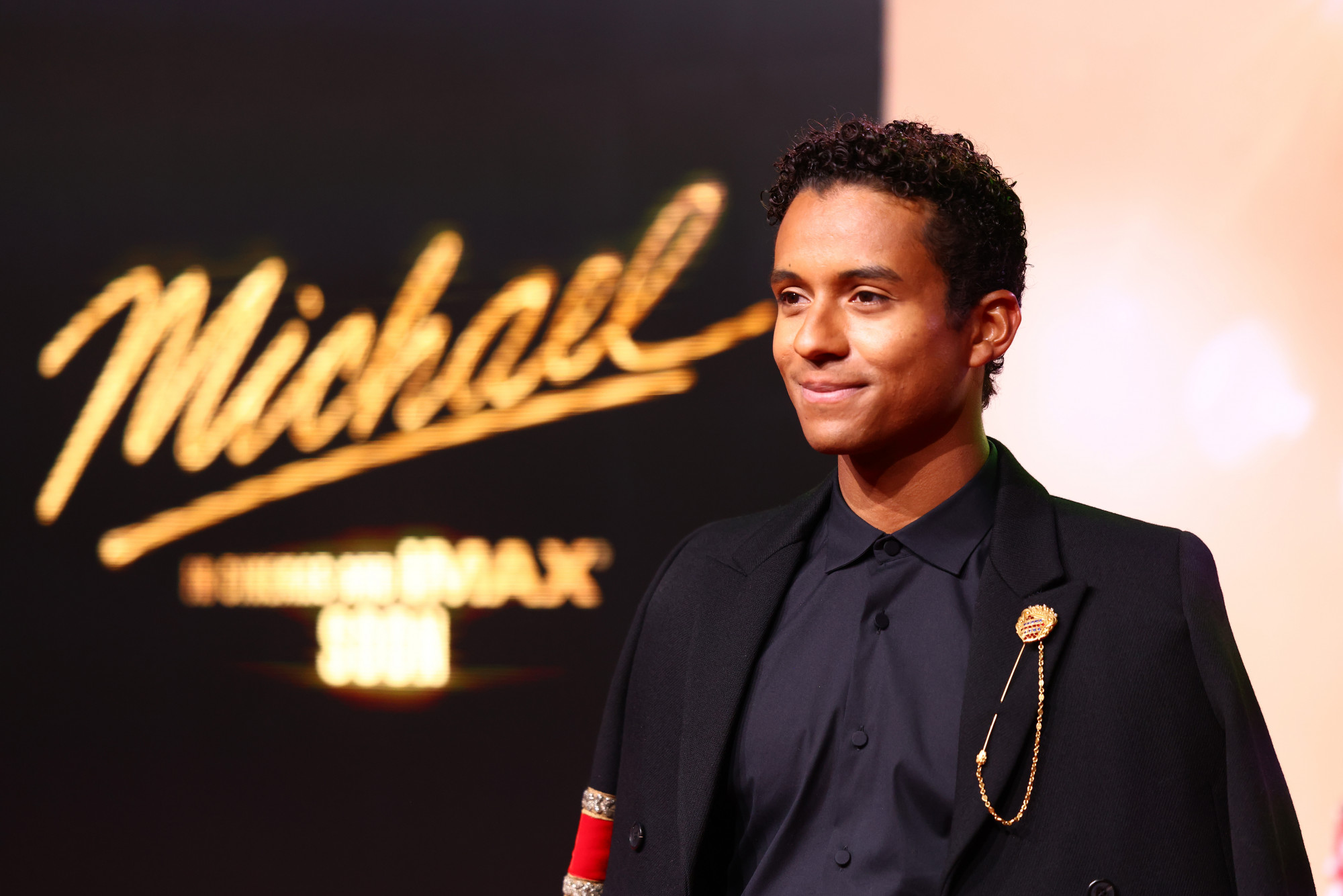 Ngoài đời Jaafar Jackson là ca sĩ và vũ công