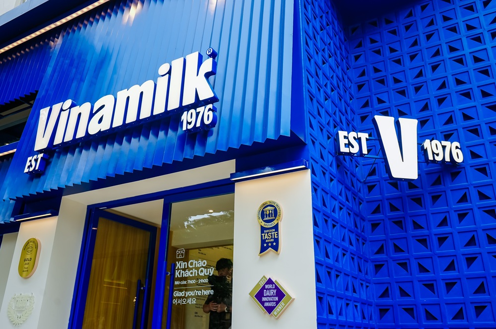 Vinamilk mở c&aacute;c cửa h&agrave;ng theo nhận diện thương hiệu mới tr&ecirc;n cả nước - Ảnh: Vi Nam