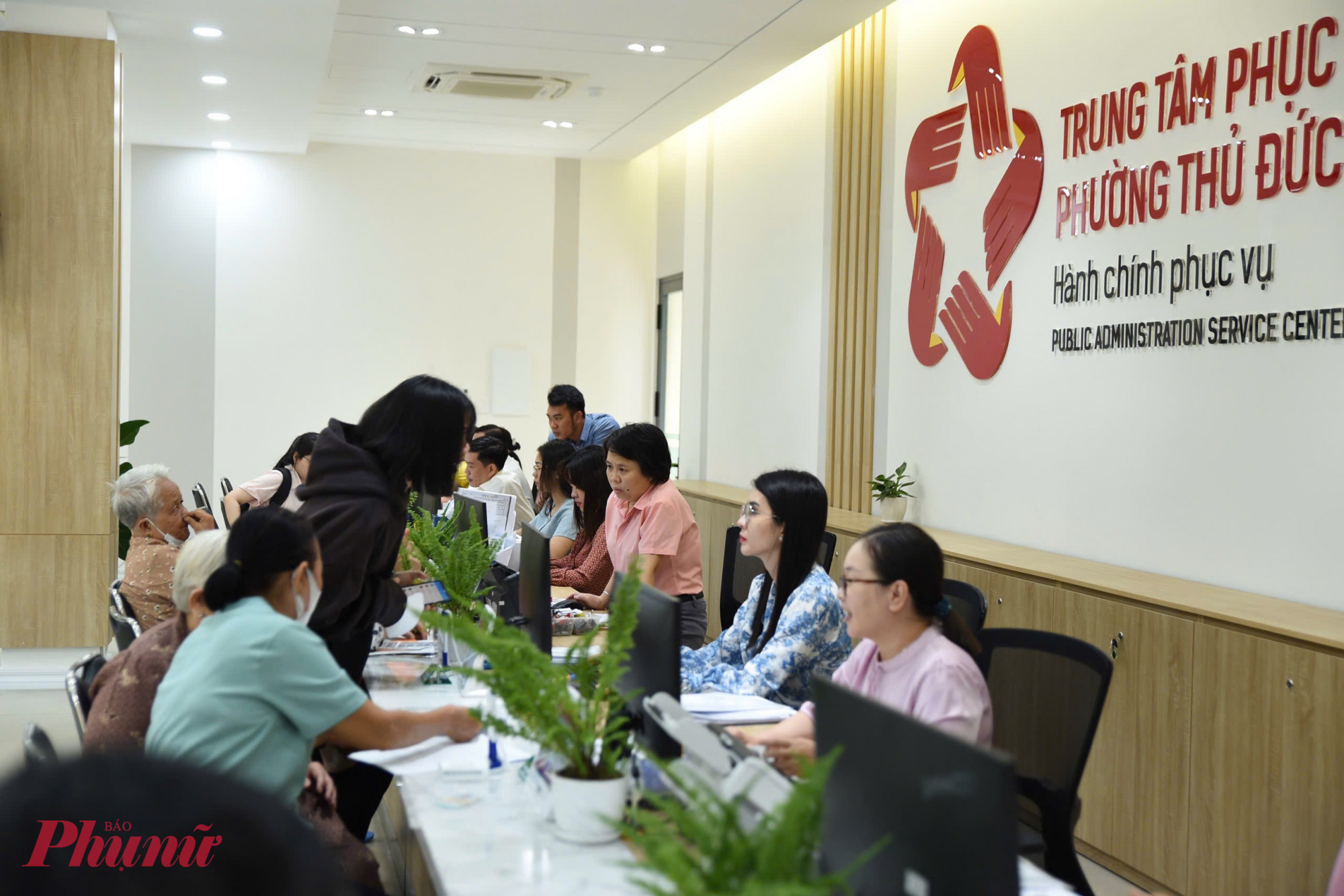 C&ugrave;ng với r&agrave; so&aacute;t th&agrave;nh lập phường, TPHCM cũng triển khai sắp xếp đội ngũ kh&ocirc;ng chuy&ecirc;n tr&aacute;ch v&agrave; điều chỉnh bi&ecirc;n chế ph&ugrave; hợp thực tế quản l&yacute; địa phương: Ảnh: Thanh T&acirc;m
