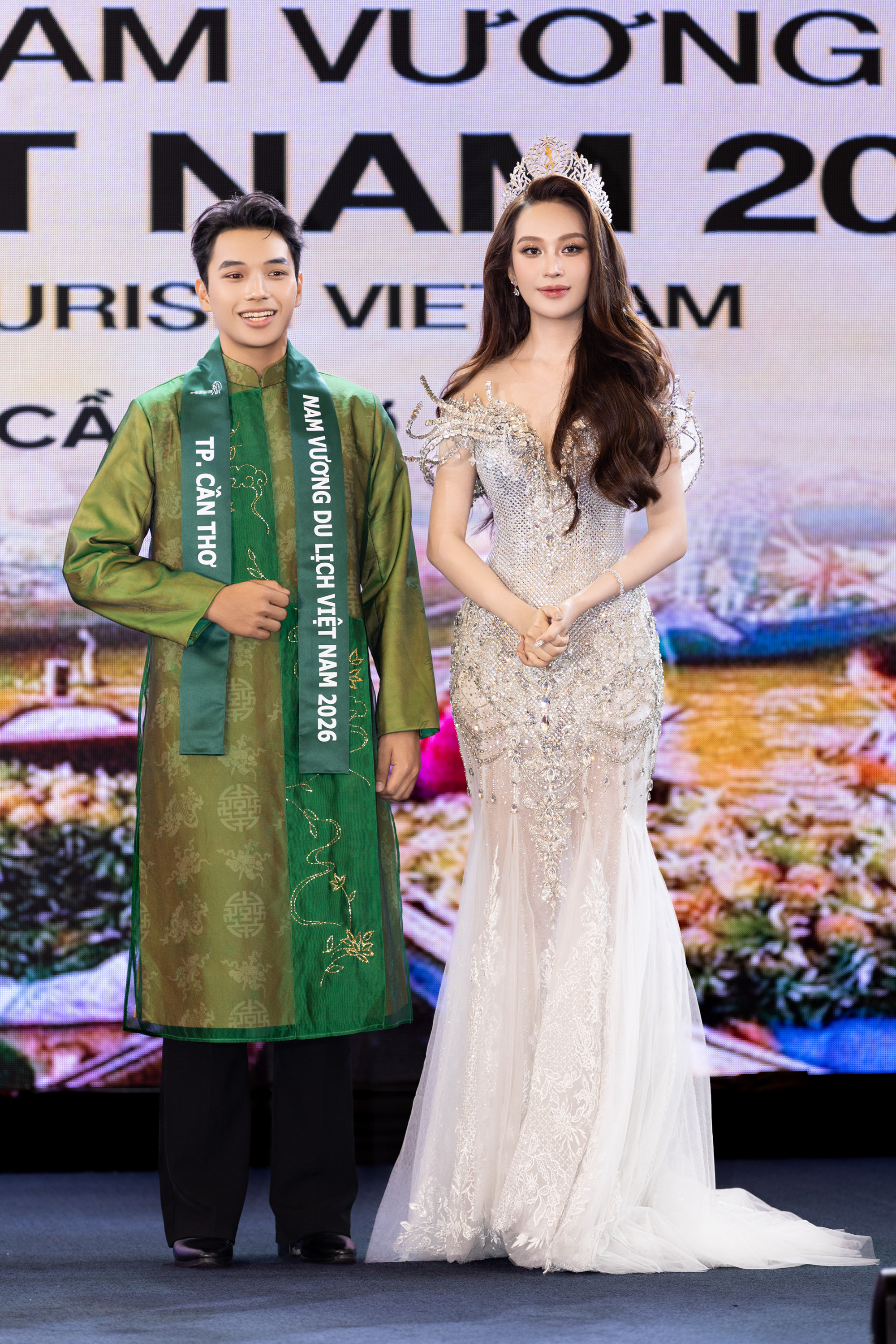 Lần đầu ti&ecirc;n c&aacute;c th&iacute; sinh nam được g&oacute;p mặt tại cuộc thi nhan sắc v&agrave; quảng b&aacute; du lịch Việt Nam - Ảnh: BTC