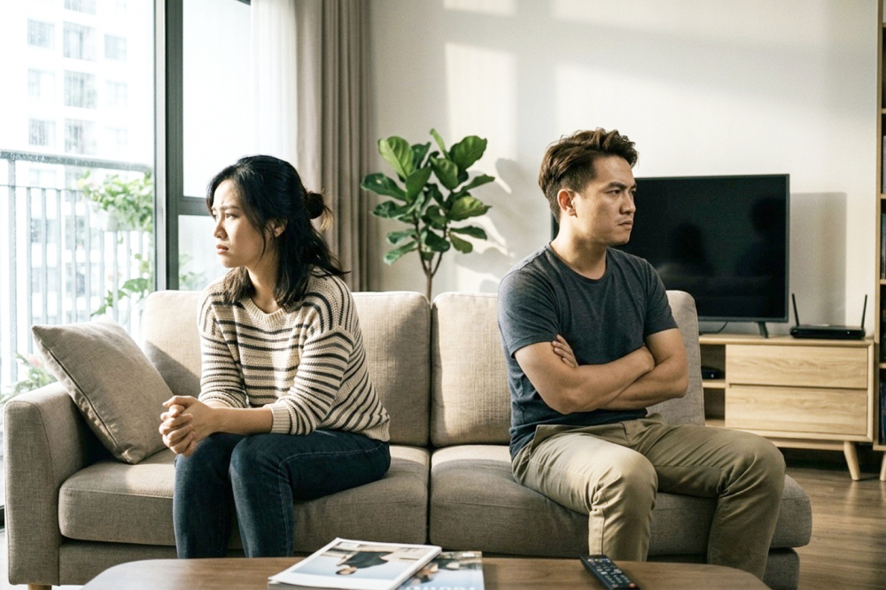 D&ugrave; t&igrave;nh y&ecirc;u kh&ocirc;ng c&ograve;n, nhiều cặp vợ chồng vẫn chưa đủ can đảm n&oacute;i lời kết th&uacute;c - Ảnh minh họa do AI tạo