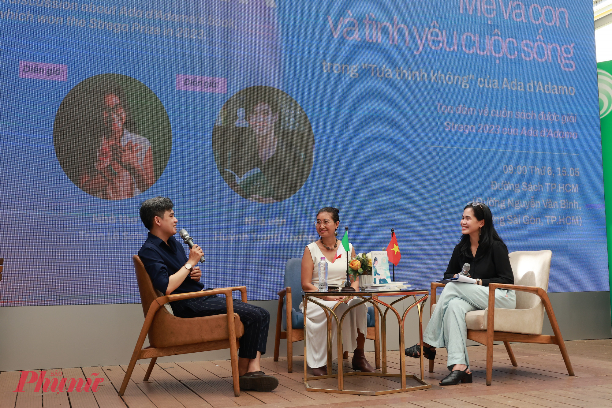 Nh&agrave; văn Huỳnh Trọng Khang v&agrave; nh&agrave; thơ Trần L&ecirc; Sơn &Yacute; chia sẻ tại toạ đ&agrave;m