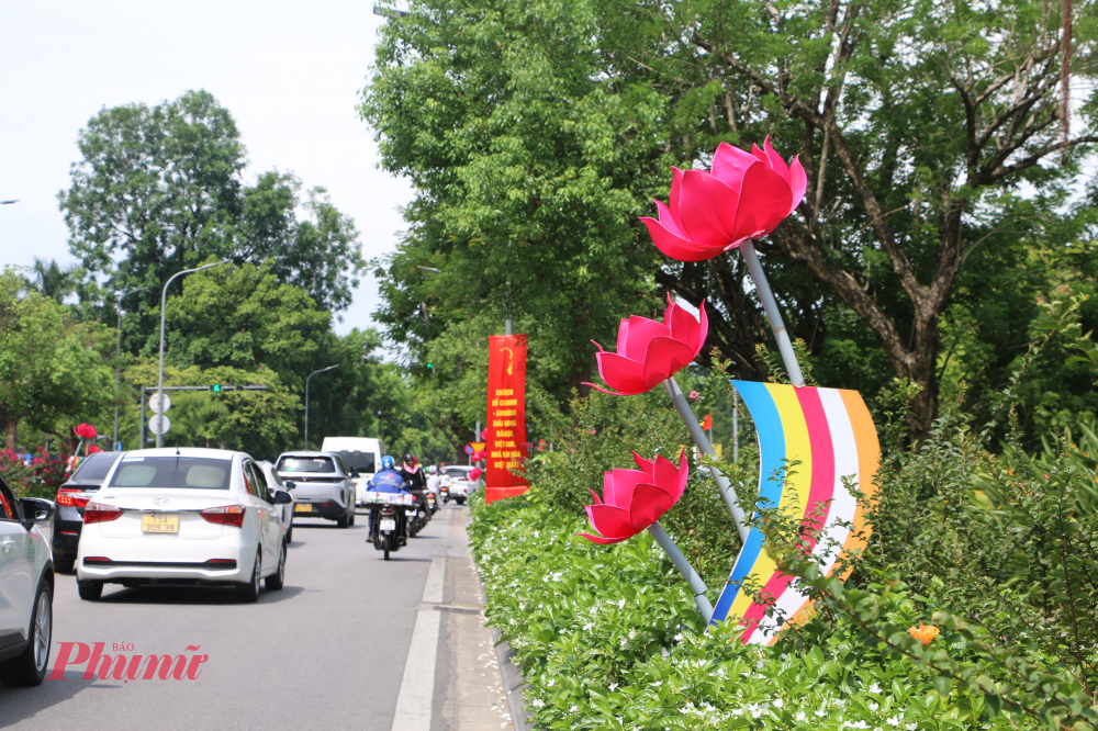 lịch t&acirc;m linh đặc sắc, thu h&uacute;t đ&ocirc;ng đảo du kh&aacute;ch trong v&agrave; ngo&agrave;i nước. Du kh&aacute;ch đến Huế dịp n&agrave;y kh&ocirc;ng chỉ để ngắm danh lam thắng cảnh, m&agrave; l&agrave; để trải nghiệm một bầu kh&ocirc;ng kh&iacute; văn h&oacute;a đặc trưng kh&ocirc;ng thể t&igrave;m thấy ở nơi n&agrave;o kh&aacute;c