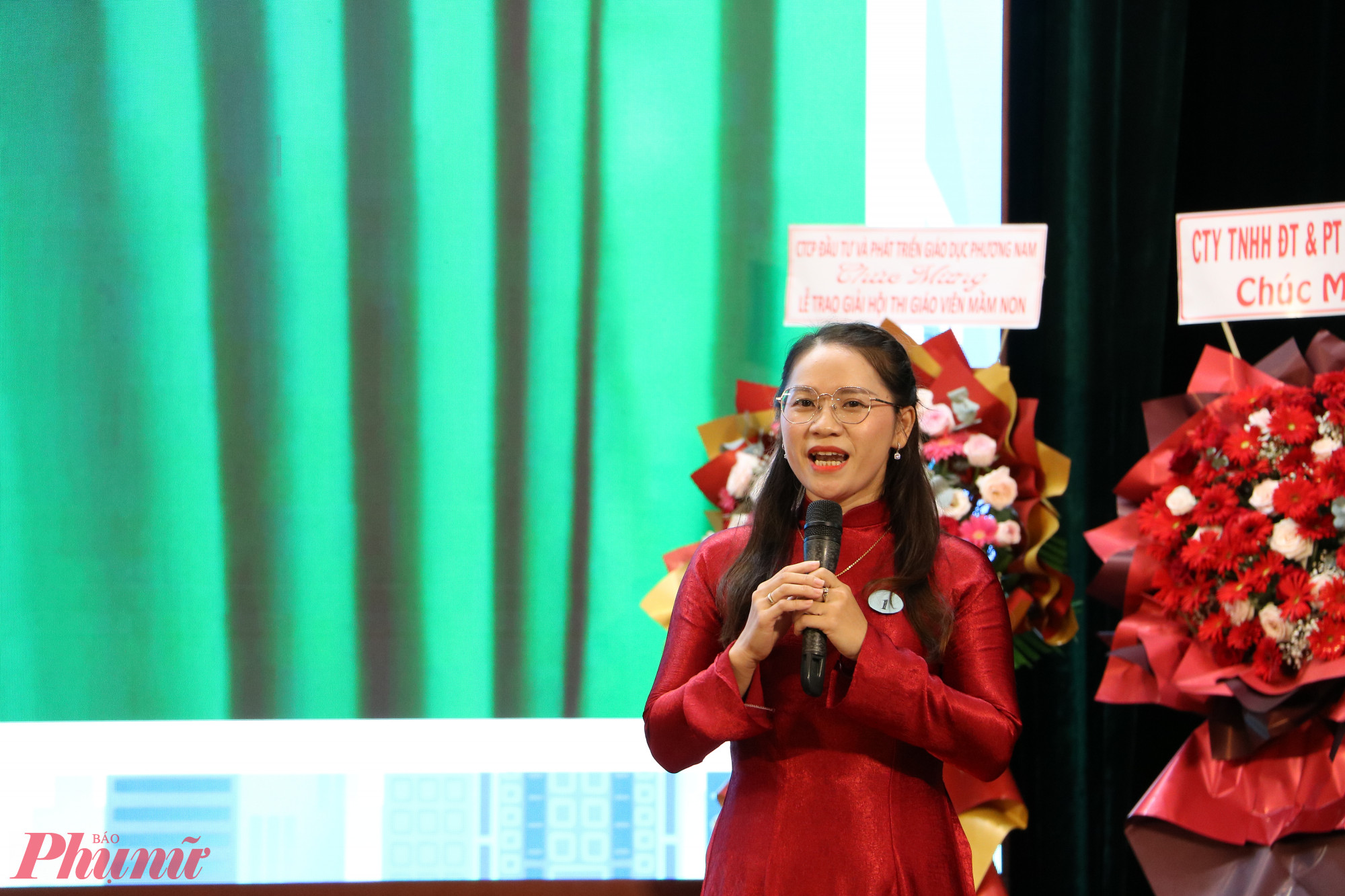 C&ocirc; Nguyễn Thị Kim Hương - gi&aacute;o vi&ecirc;n Trường mầm non T&acirc;n Ph&uacute; - chia sẻ kinh nghiệm tổ chức hoạt động trải nghiệm cho trẻ - Ảnh: Trang Thư