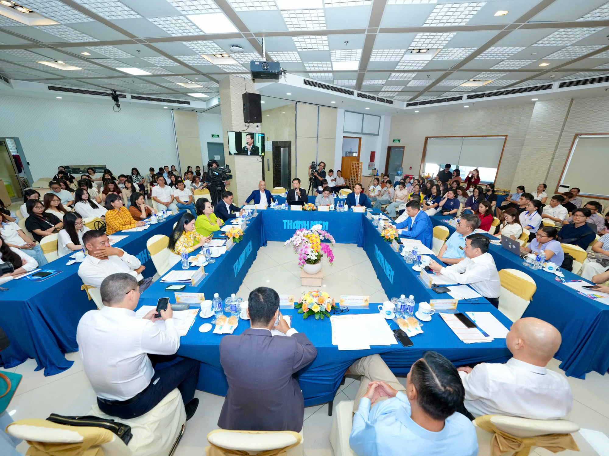 C&aacute;c chuy&ecirc;n gia, doanh nghiệp v&agrave; đại biểu tham dự hội thảo 