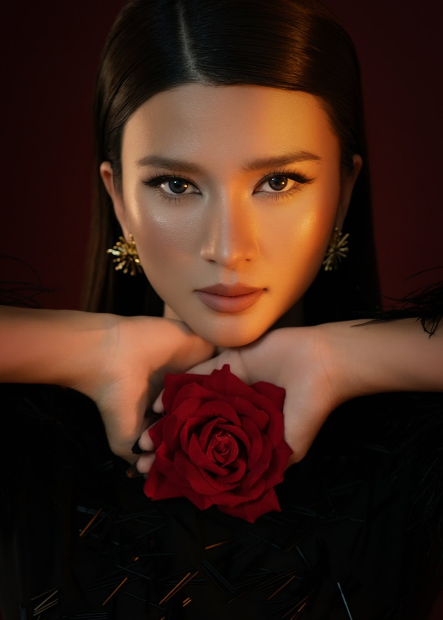 Gương mặt sắc sảo 