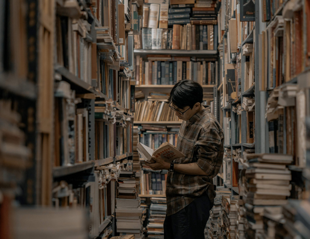 Bước v&agrave;o tiệm s&aacute;ch, cảm gi&aacute;c đầu ti&ecirc;n l&agrave; cho&aacute;ng ngợp bởi kh&ocirc;ng gian bị chiếm lĩnh ho&agrave;n to&agrave;n bởi s&aacute;ch - Ảnh: Ho&agrave;i Thu
