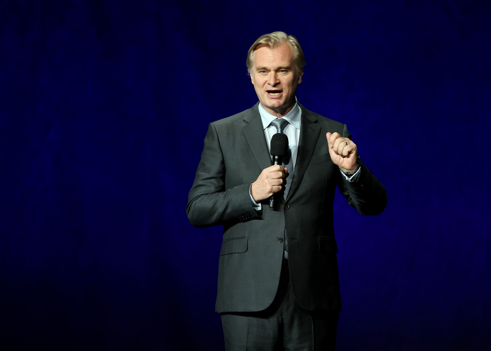 Đạo diẽn Christopher Nolan cảnh b&aacute;o mối nguy n&eacute;u lạm dụng AI để thay th&eacute; tư duy con người