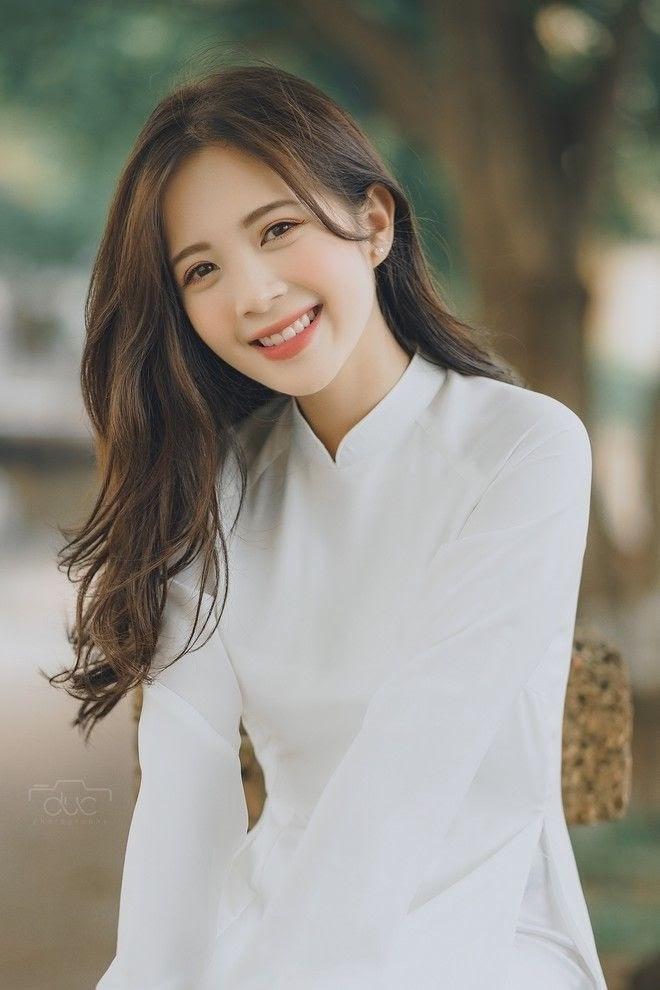 Dưỡng ẩm trước khi trang điểm gi&uacute;p da hạn chế tiết dầu trong m&ugrave;a h&egrave; nắng n&oacute;ng - Ảnh: internet