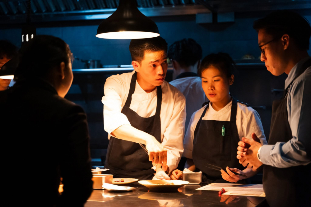 Đội ngũ đầu bếp tại Upstairs. Ảnh: Upstairs Tasting Room