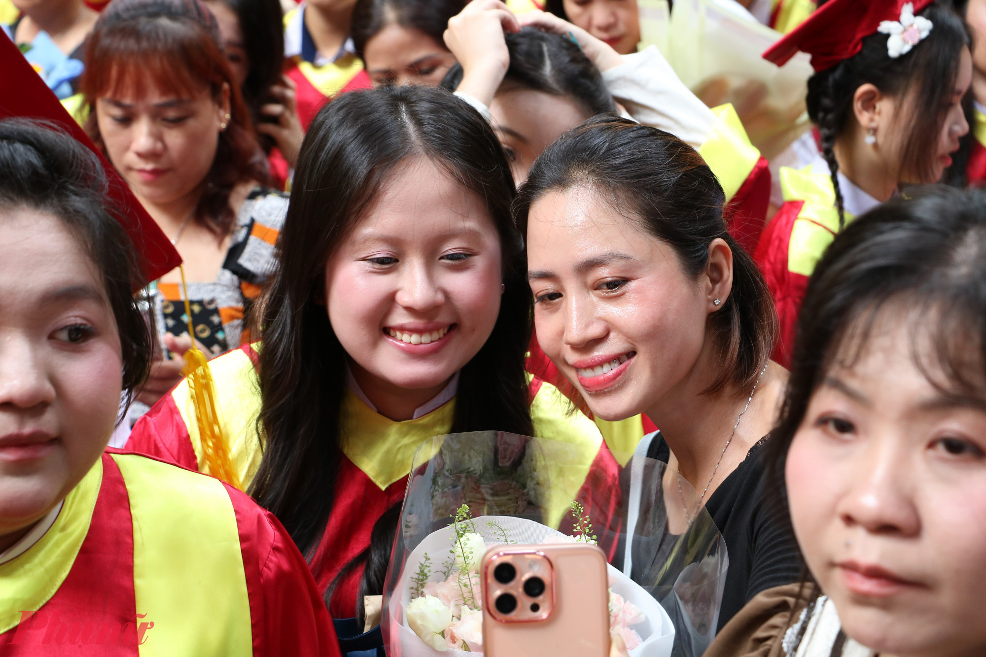 C&ugrave;ng nhau lưu giữ những khoảnh khắc thật đẹp