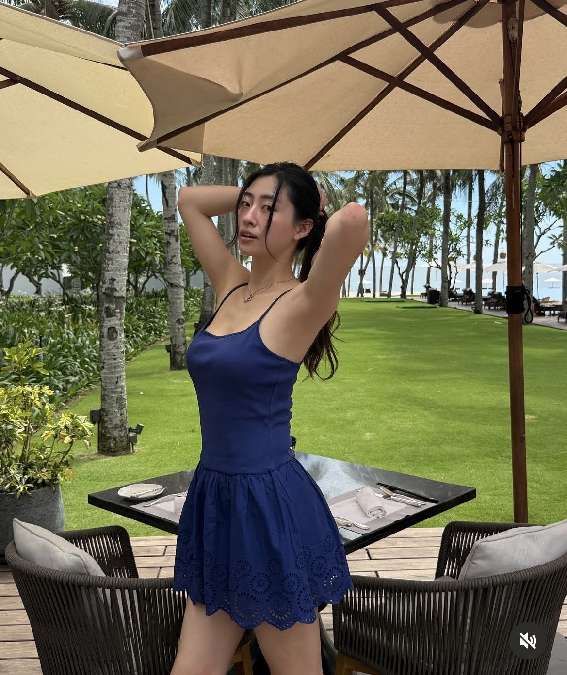 Lương Th&ugrave;y Linh chảm chỉ tập thể dục để giữ d&aacute;ng thon gọn - Ảnh: Instagram Lương Th&ugrave;y Linh