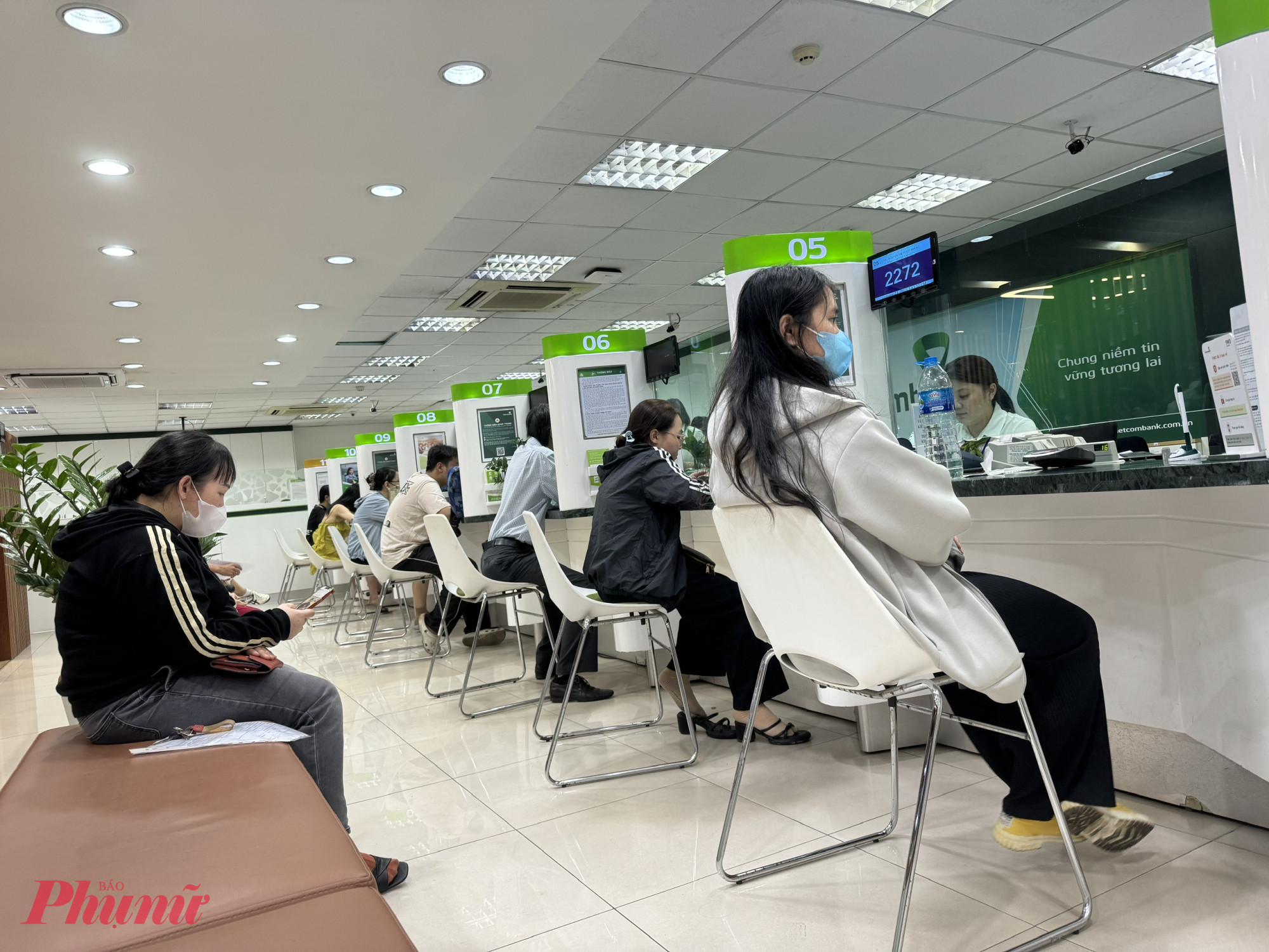 Có 200 triệu đồng trong tay, nên trả bớt nợ gốc hay đem đầu tư để “tiền đẻ ra tiền”?