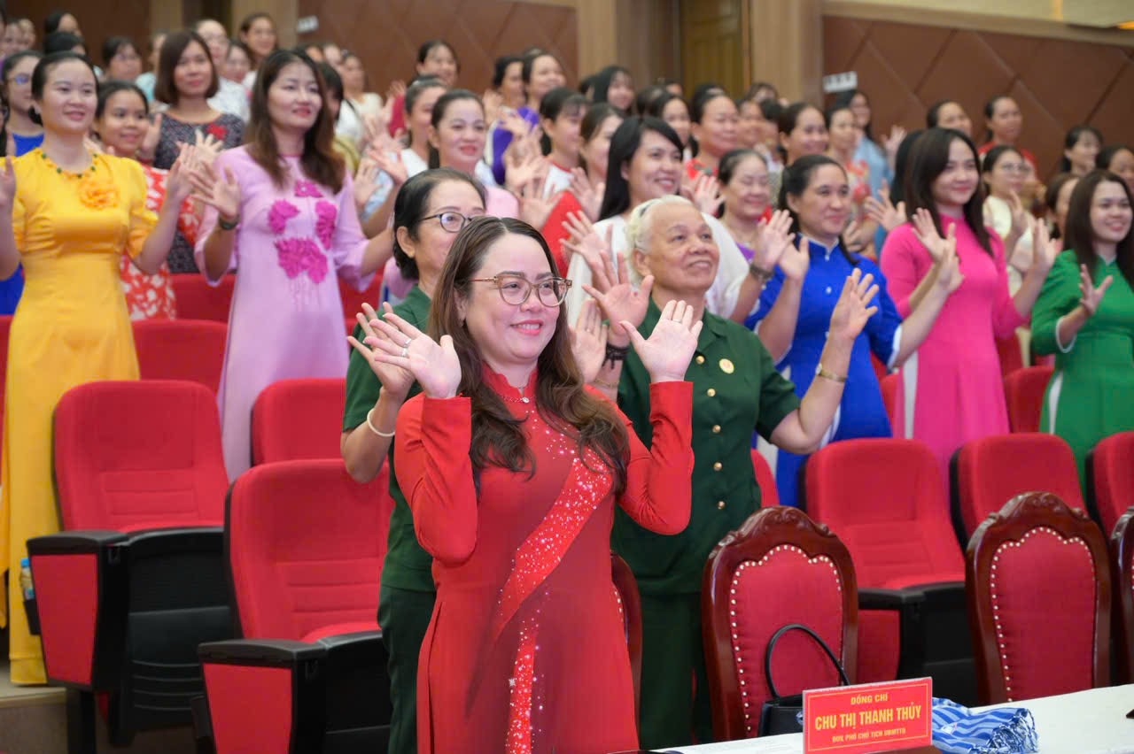C&aacute;n bộ, hội vi&ecirc;n, phụ nữ T&acirc;n Đ&ocirc;ng Hiệp được trang bị kiến thức, kỹ năng tự tin ứng xử trong cuộc sống