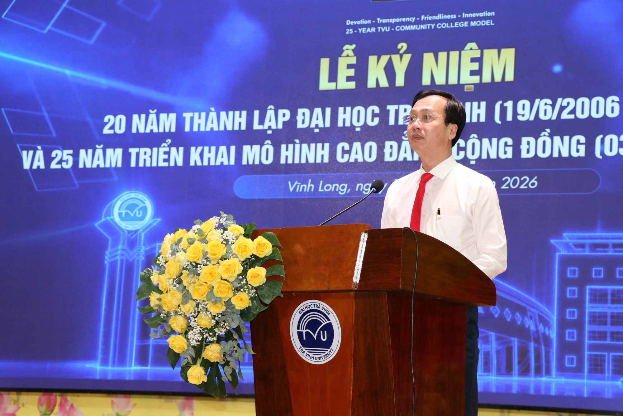 &Ocirc;ng Trần Tr&iacute; Quang - Chủ tịch UBND tỉnh Vĩnh Long - ph&aacute;t biểu. Ảnh: CTV