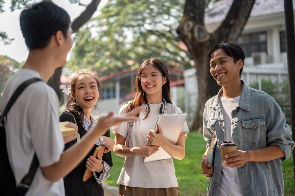 Chỉ đường cho hươu: “Trông… râu mà bắt hình dong”