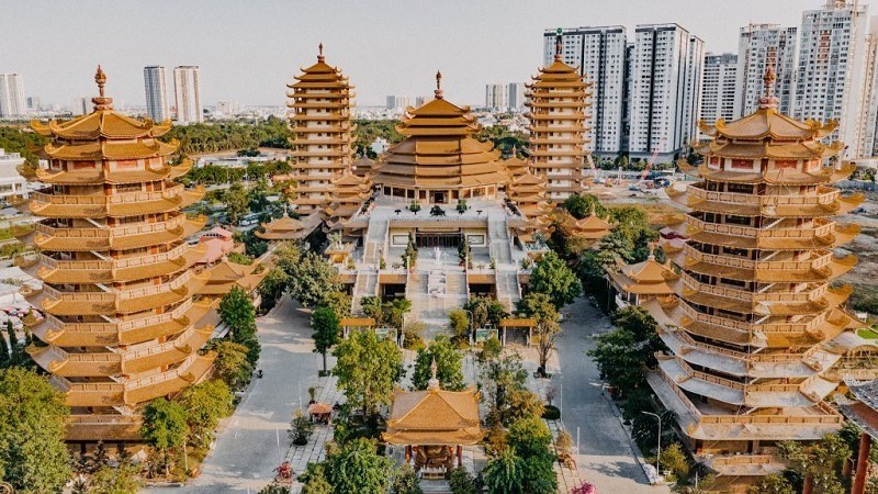Ph&aacute;p viện Minh Quang Đăng l&agrave; ng&ocirc;i ch&ugrave;a c&oacute; kiến tr&uacute;c độc đ&aacute;o v&agrave; nguy nga nhất tại TPHCM - Ảnh: internet