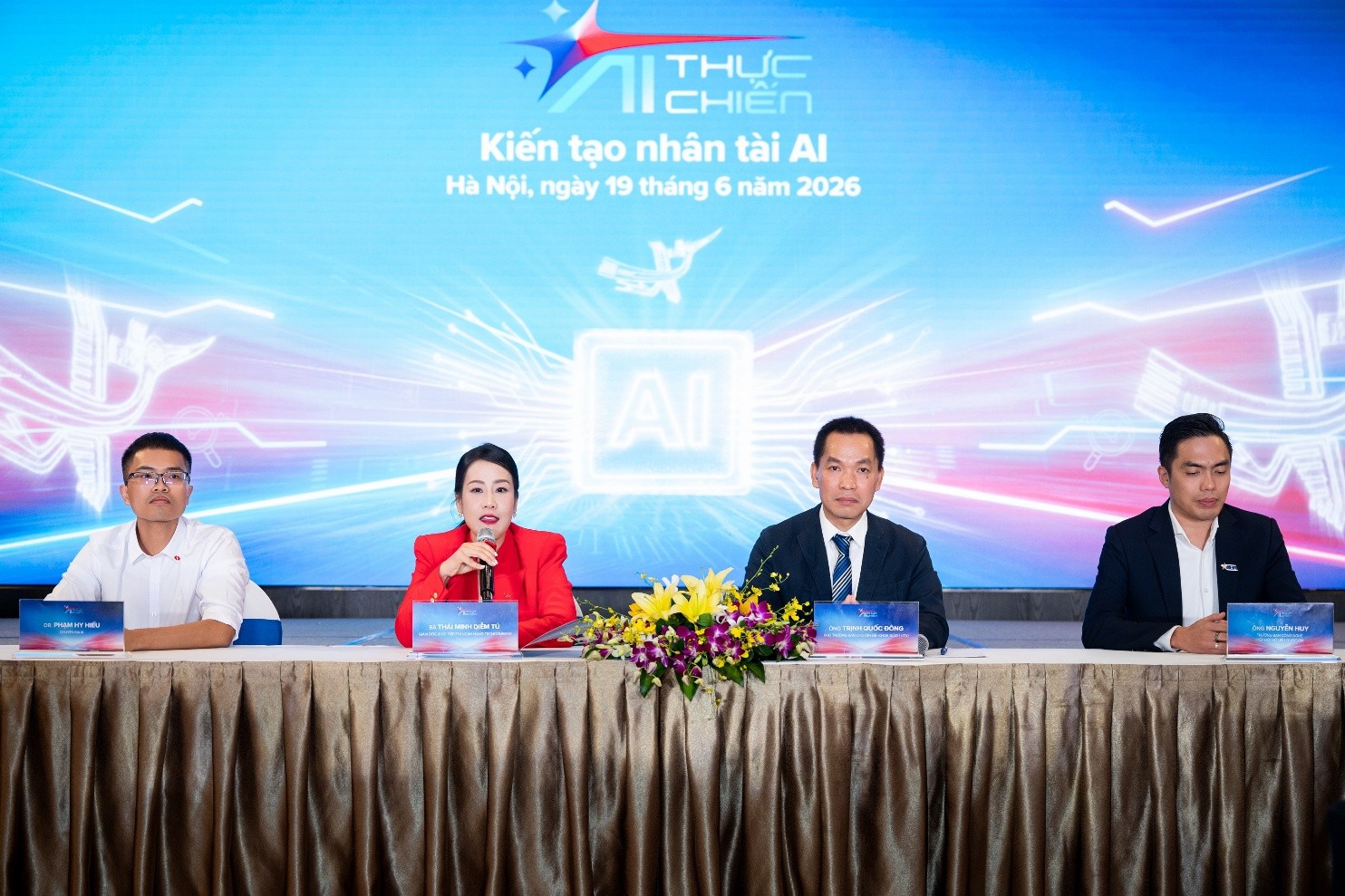 Ban tổ chức c&ocirc;ng bố những điểm mới của AI Thực Chiến m&ugrave;a 2 - Ảnh: Techcombank