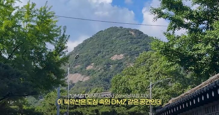 Ph&iacute;a Nam c&oacute; n&uacute;i Namsan, ph&iacute;a Đ&ocirc;ng l&agrave; n&uacute;i Naksan, ph&iacute;a T&acirc;y c&oacute; n&uacute;i Inwang v&agrave; ph&iacute;a Bắc c&oacute; n&uacute;i Bugak