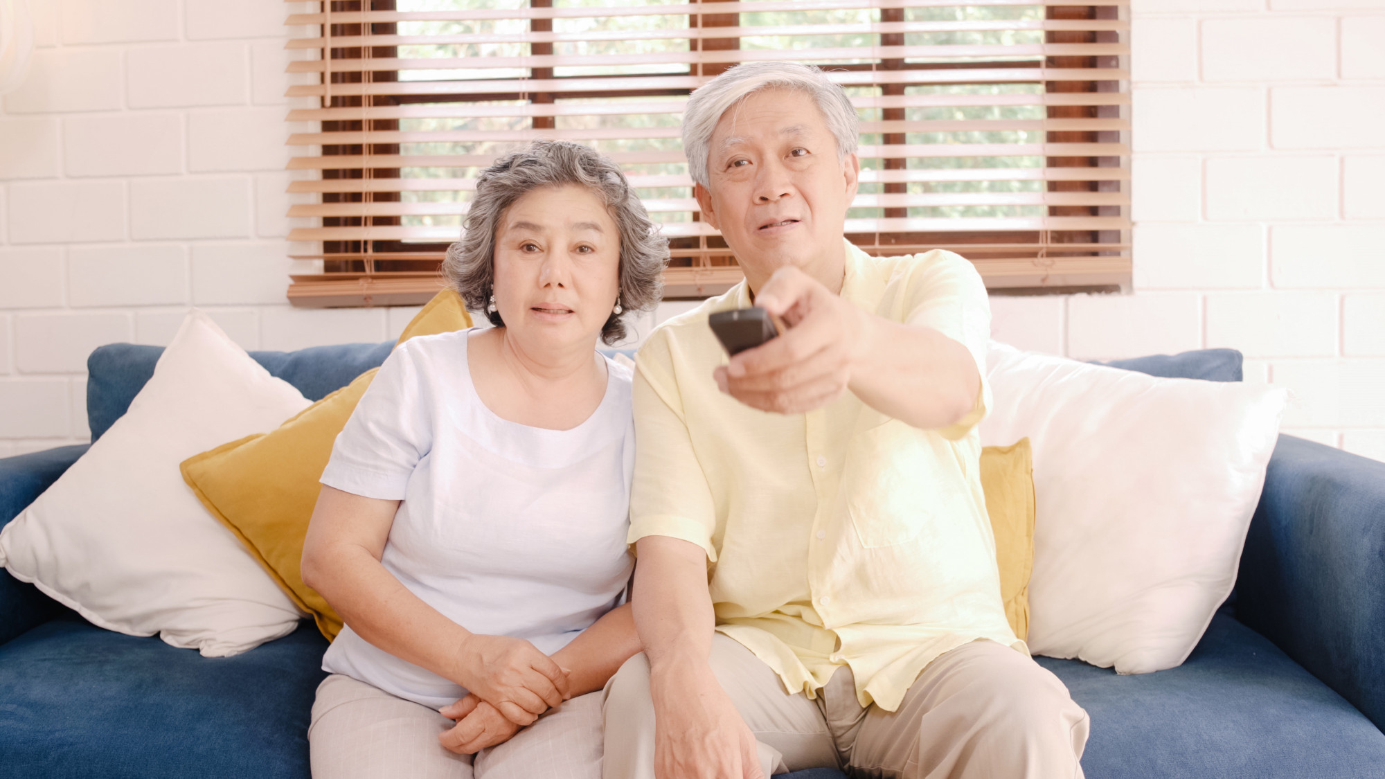 Áp lực khi chồng tự ý đưa cha mẹ ở quê lên phụng dưỡng