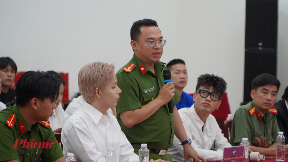 Nguyễn V&otilde; Ho&agrave;ng L&acirc;n - Đảng ủy vi&ecirc;n, B&iacute; thư Đo&agrave;n Thanh ni&ecirc;n Ph&ograve;ng Cảnh s&aacute;t Điều tra tội phạm về ma t&uacute;y C&ocirc;ng an TPHCM c&oacute; những chia sẻ về những th&agrave;nh tựu của Ph&ograve;ng PC04, đồng thời n&acirc;ng cao nhận thức về nguy cơ ma t&uacute;y trong giới trẻ v&agrave; tr&aacute;ch nhiệm của to&agrave;n x&atilde; hội trong c&ocirc;ng t&aacute;c ph&ograve;ng, chống ma t&uacute;y hiện nay