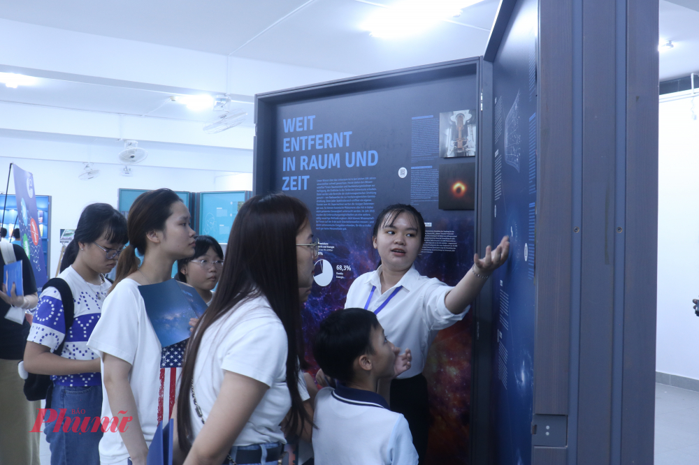 Tri&ecirc;̉n lãm lưu đ&ocirc;̣ng khoa học tự nhi&ecirc;n thu hút nhi&ecirc;̀u sự chú ý của c&ocirc;ng chúng