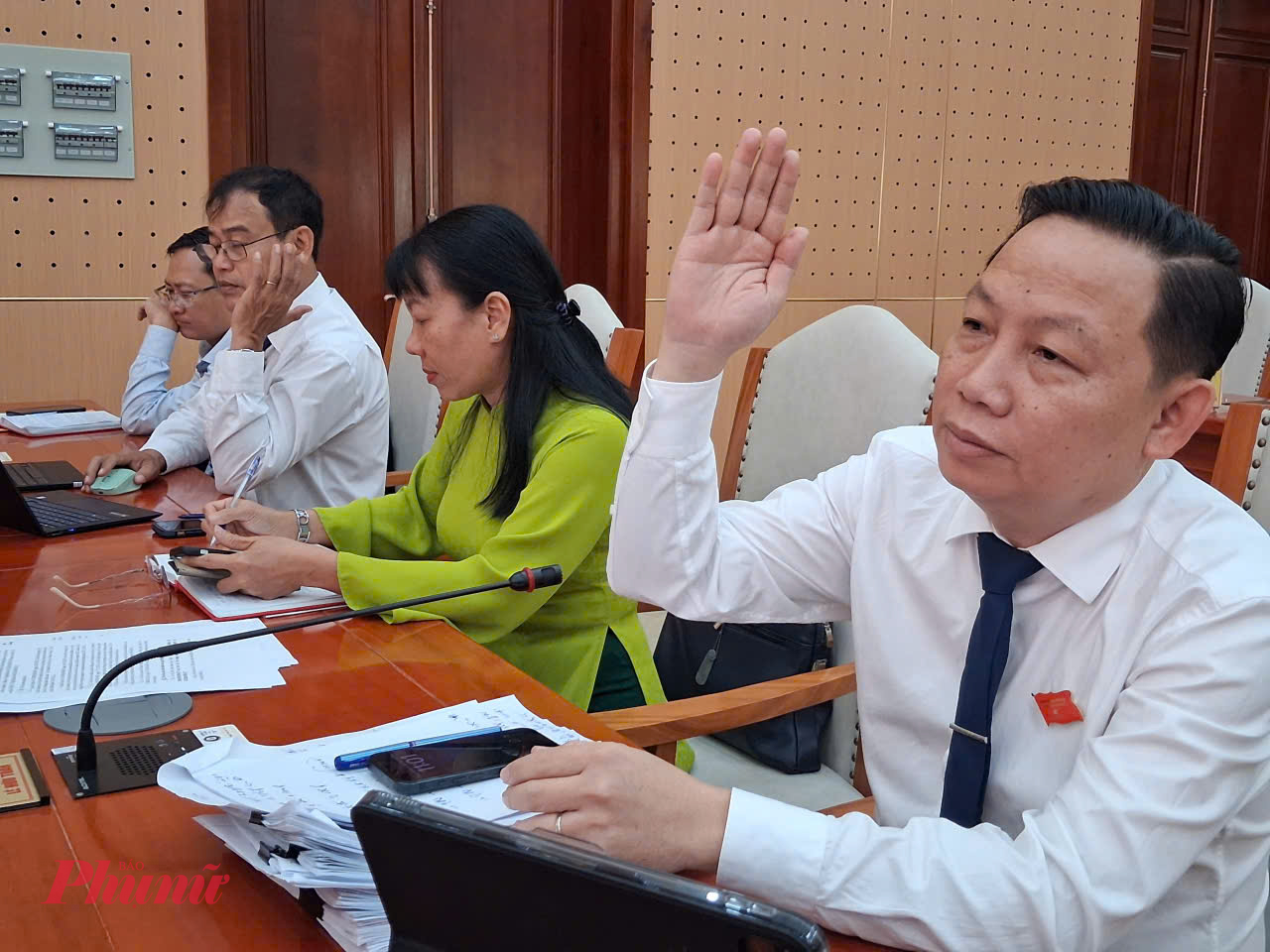 Đại biểu HĐND tỉnh An Giang th&ocirc;ng qua nghị quyết quy định mức thu tham quan Khu bảo tồn biển Ph&uacute; Quốc - Ảnh Ph&uacute; Hữu