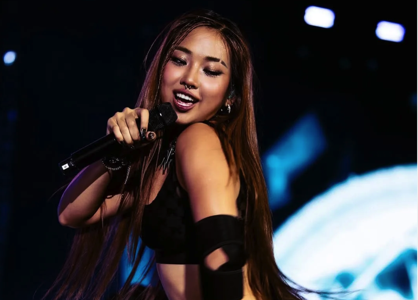 Giải mã phong cách thời trang cá tính của nữ rapper người Thái MILLI