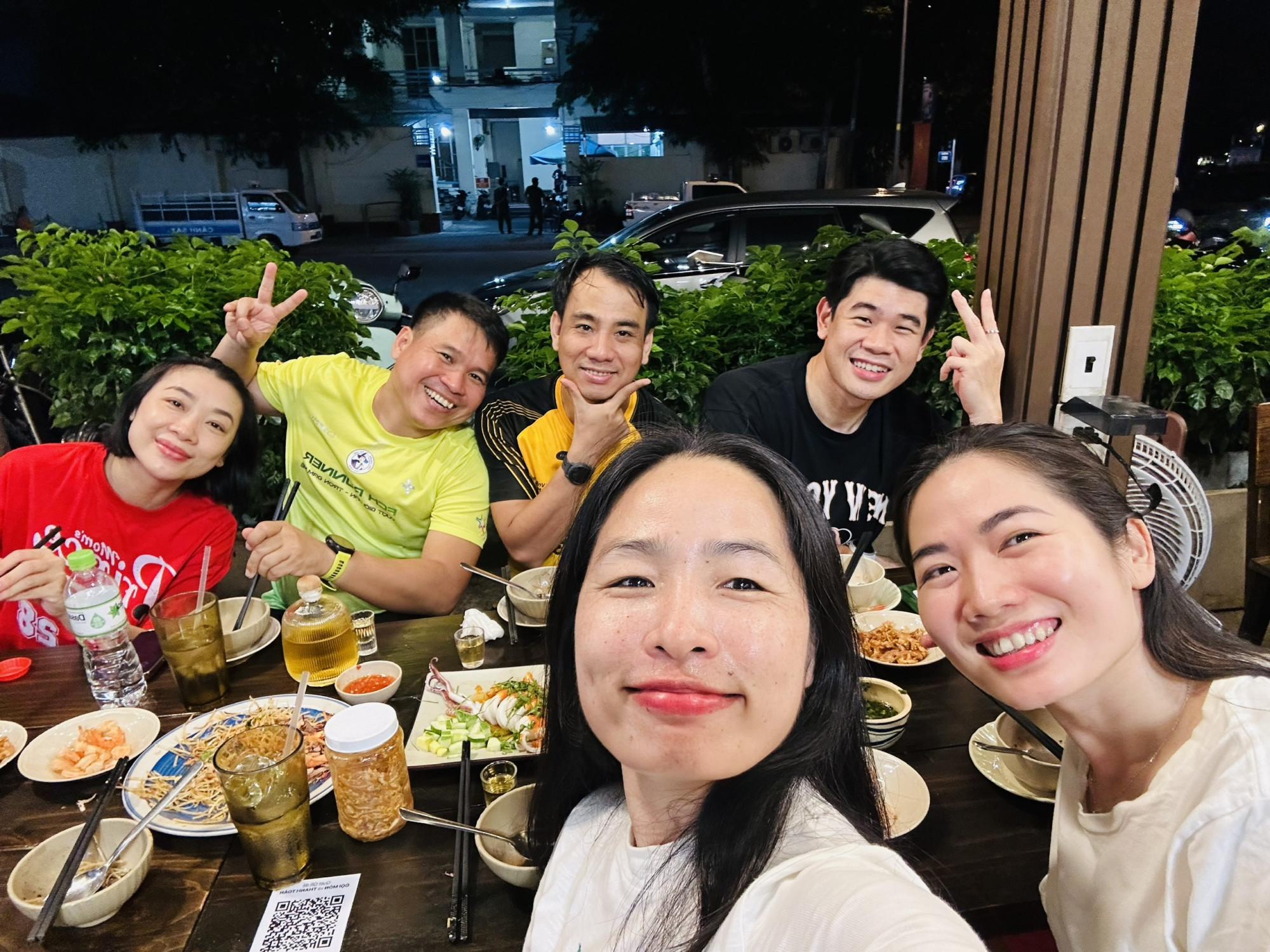 Trong cuộc đời mỗi người, c&oacute; những mối quan hệ bắt đầu từ những điều b&igrave;nh thường nhưng lại ở lại rất l&acirc;u bằng những niềm thương ch&acirc;n th&agrave;nh