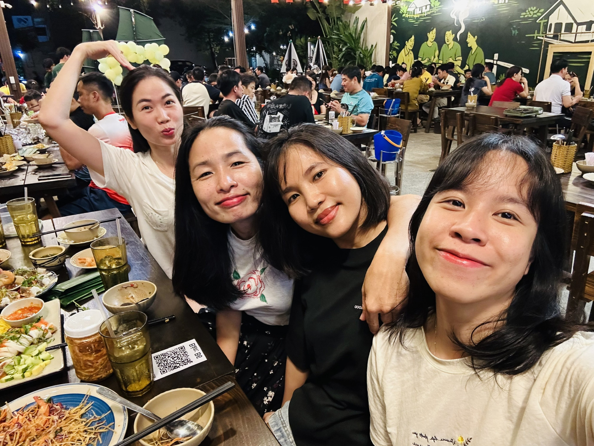 Sự tự nhi&ecirc;n của c&aacute;c bạn khiến t&ocirc;i c&oacute; cảm gi&aacute;c m&igrave;nh được đặt v&agrave;o một g&oacute;c rất ấm trong l&ograve;ng gia đ&igrave;nh đ&aacute;ng y&ecirc;u n&agrave;y.